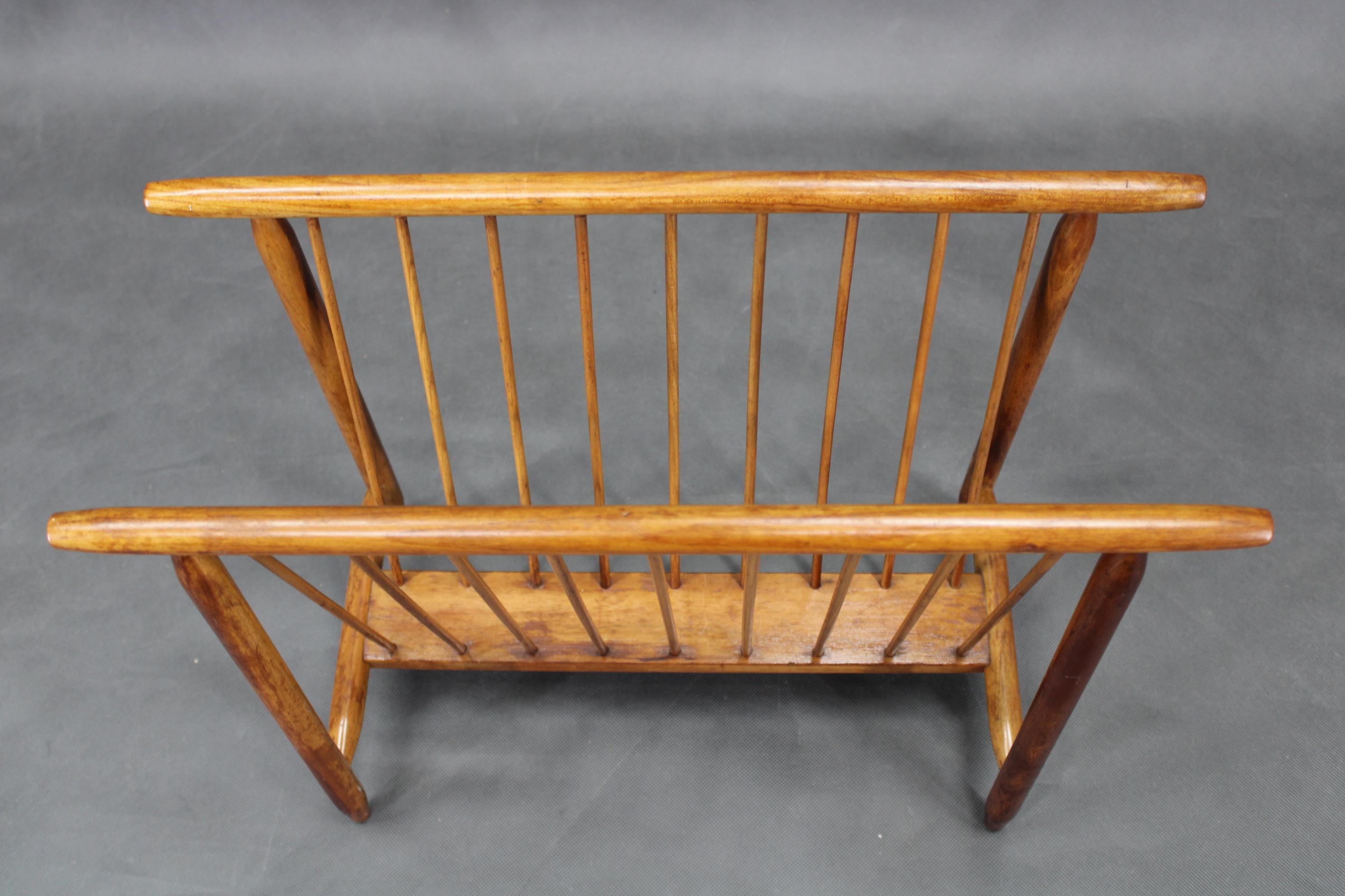 1960s ULUV Solid Beech Magazine Stand, Czechoslovakia For Sale 2