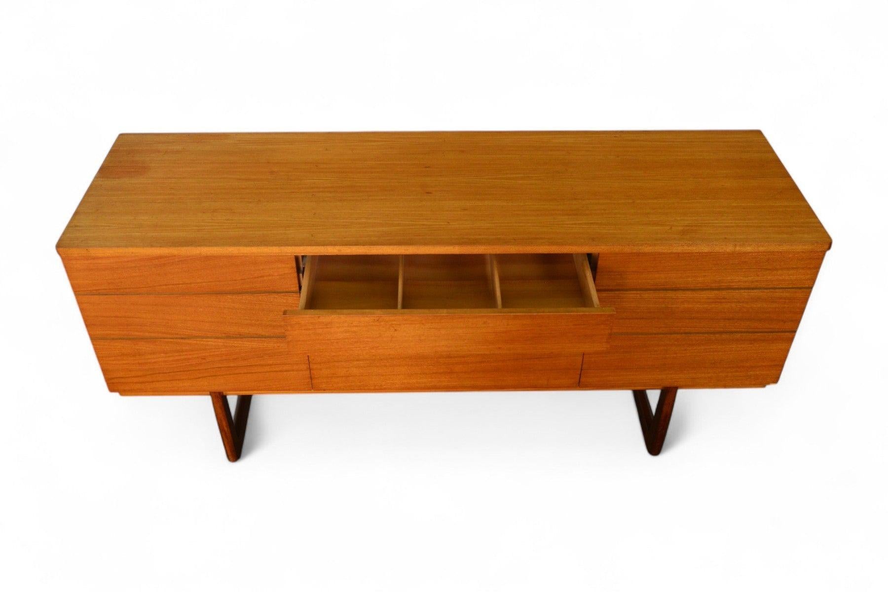 Anglais 1960 Crédence basse en teck Uniflex Mid Century en vente