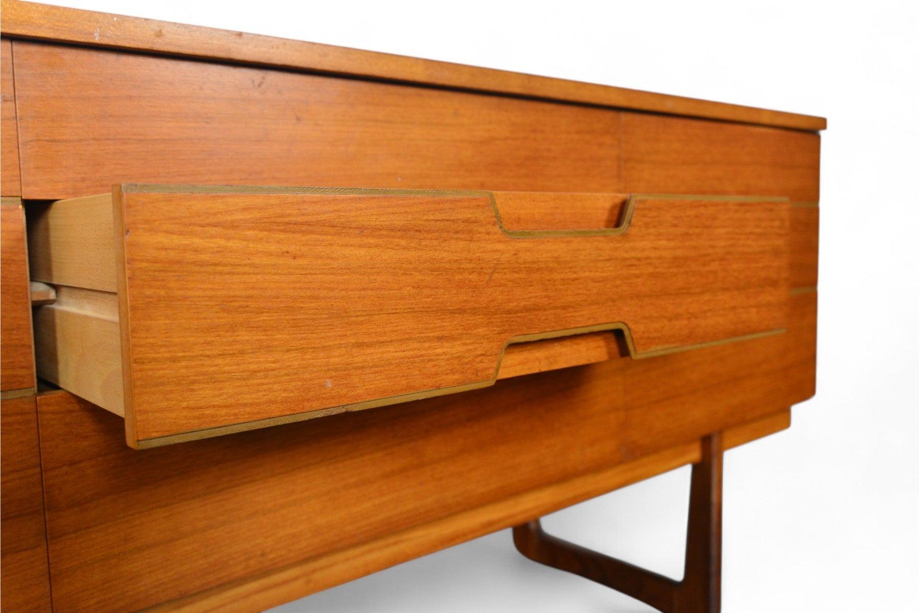 1960 Crédence basse en teck Uniflex Mid Century en vente 2