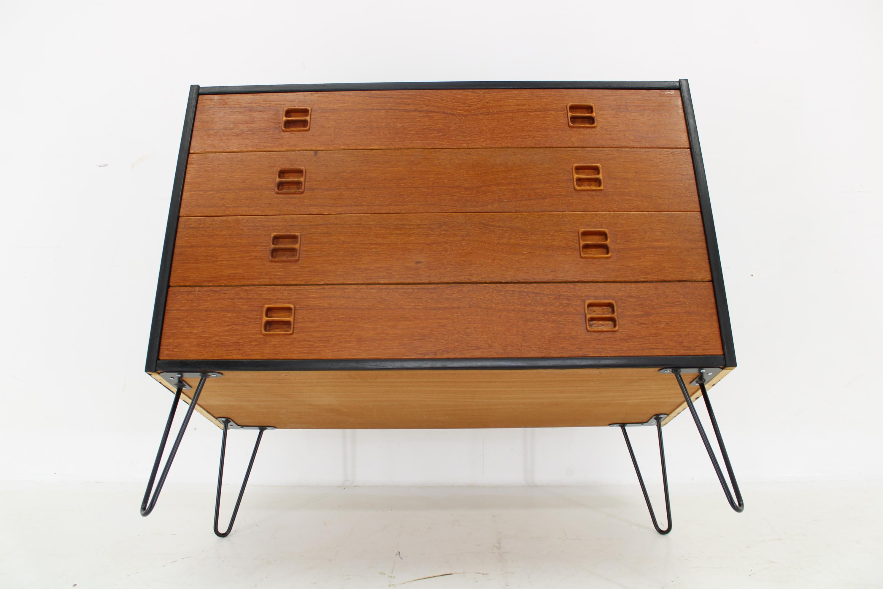 Cassettiera danese in teak riciclato del 1960 in vendita 2