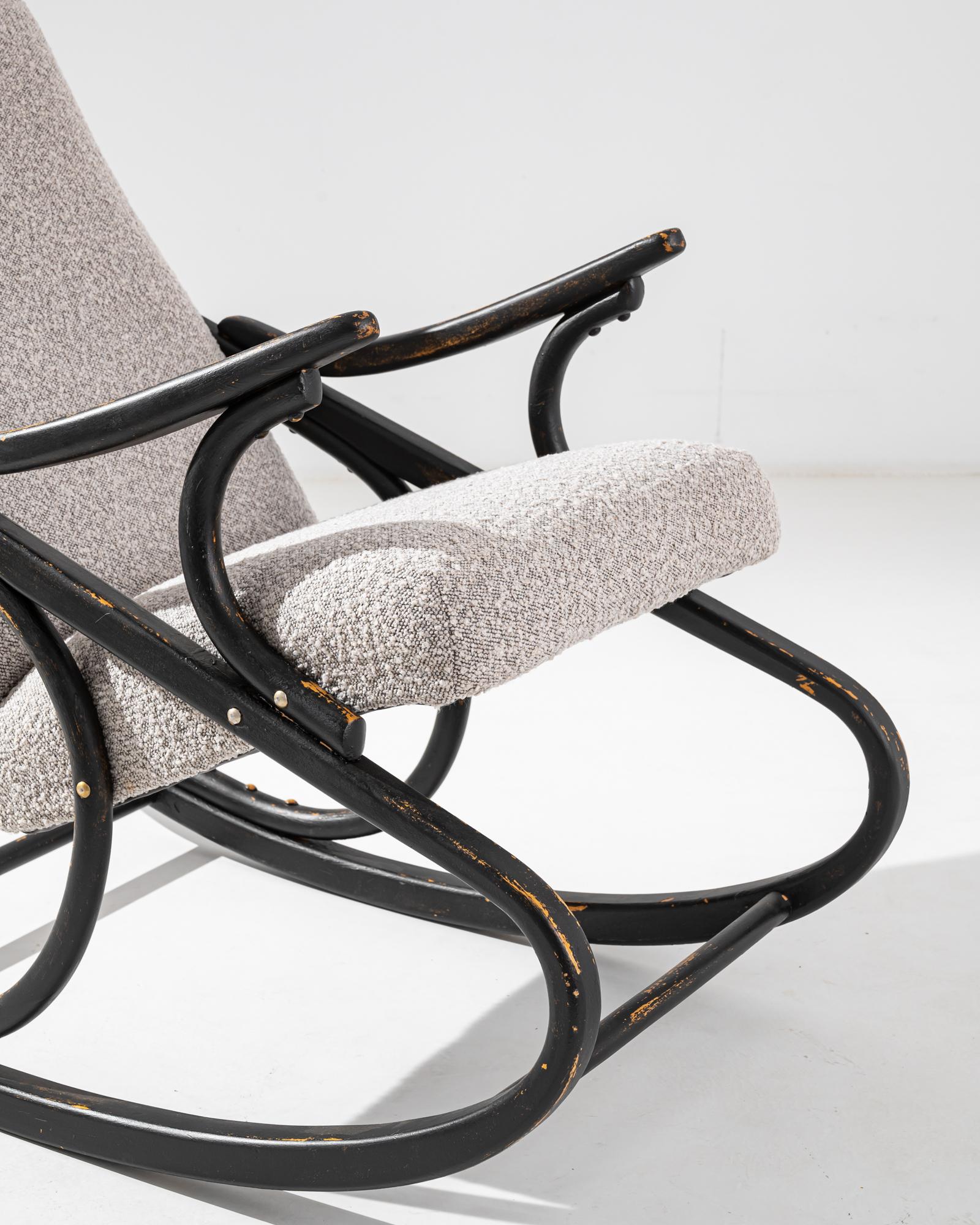 Mid-Century Modern Chaise à bascule en bois de Bentwood rembourrée des années 1960 par TON en vente