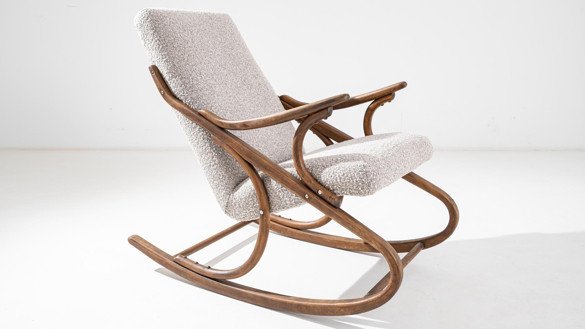 Mid-Century Modern Rocking Chair en bentwood tapissé des années 1960 par TON en vente
