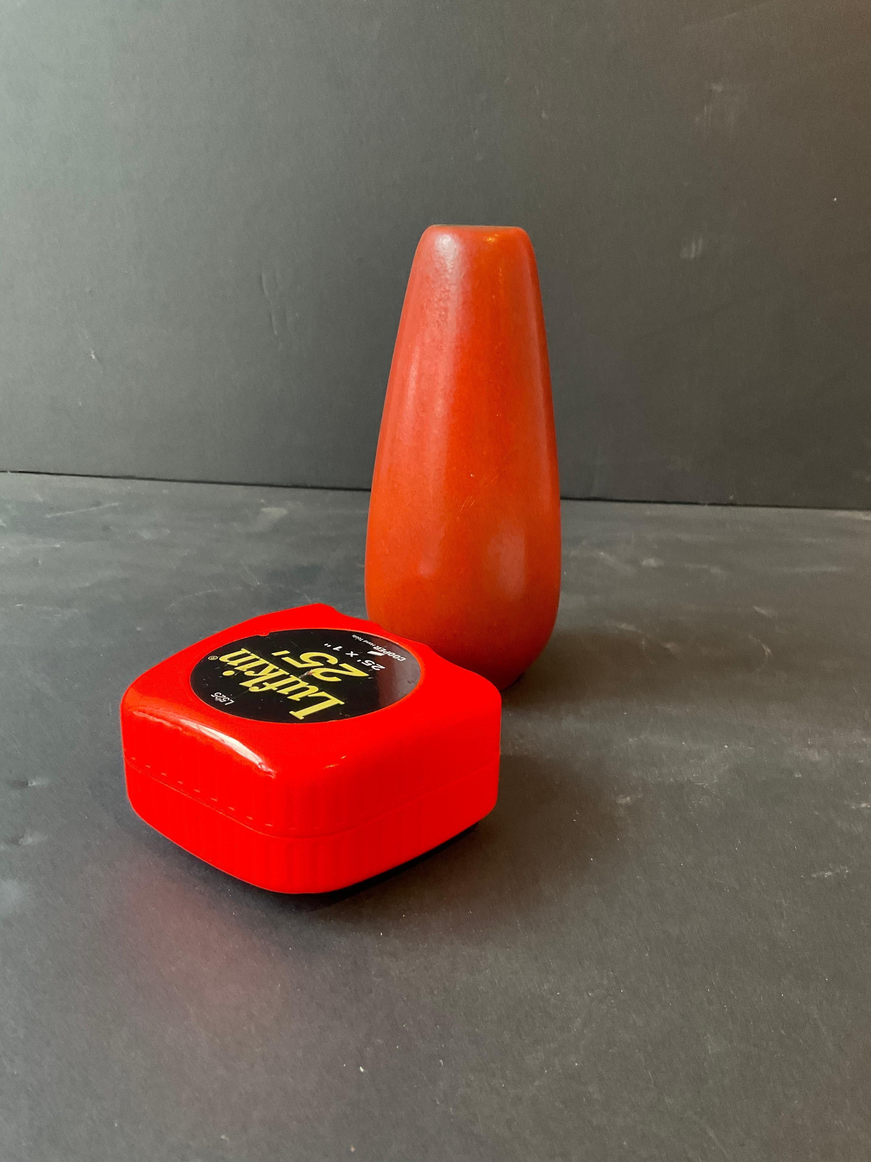 Jarrón de cerámica alemán de los años 60, de Ursula Fesca para Wachtersbach.  Marcado Urania en la parte inferior.