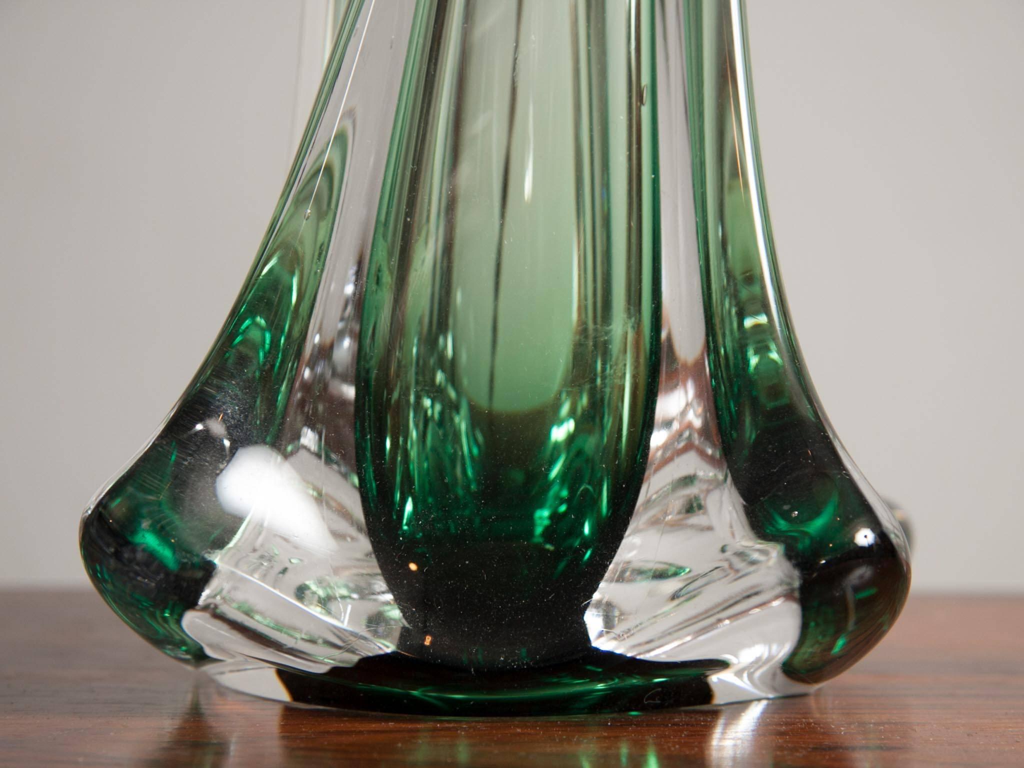A 1960s Belgium Val St. Lambert handblown cased green and clear glass crystal table lamp which includes the original manufactures label and signature on the base. The lamp features a wonderful swirled design which flares out on all four corners at