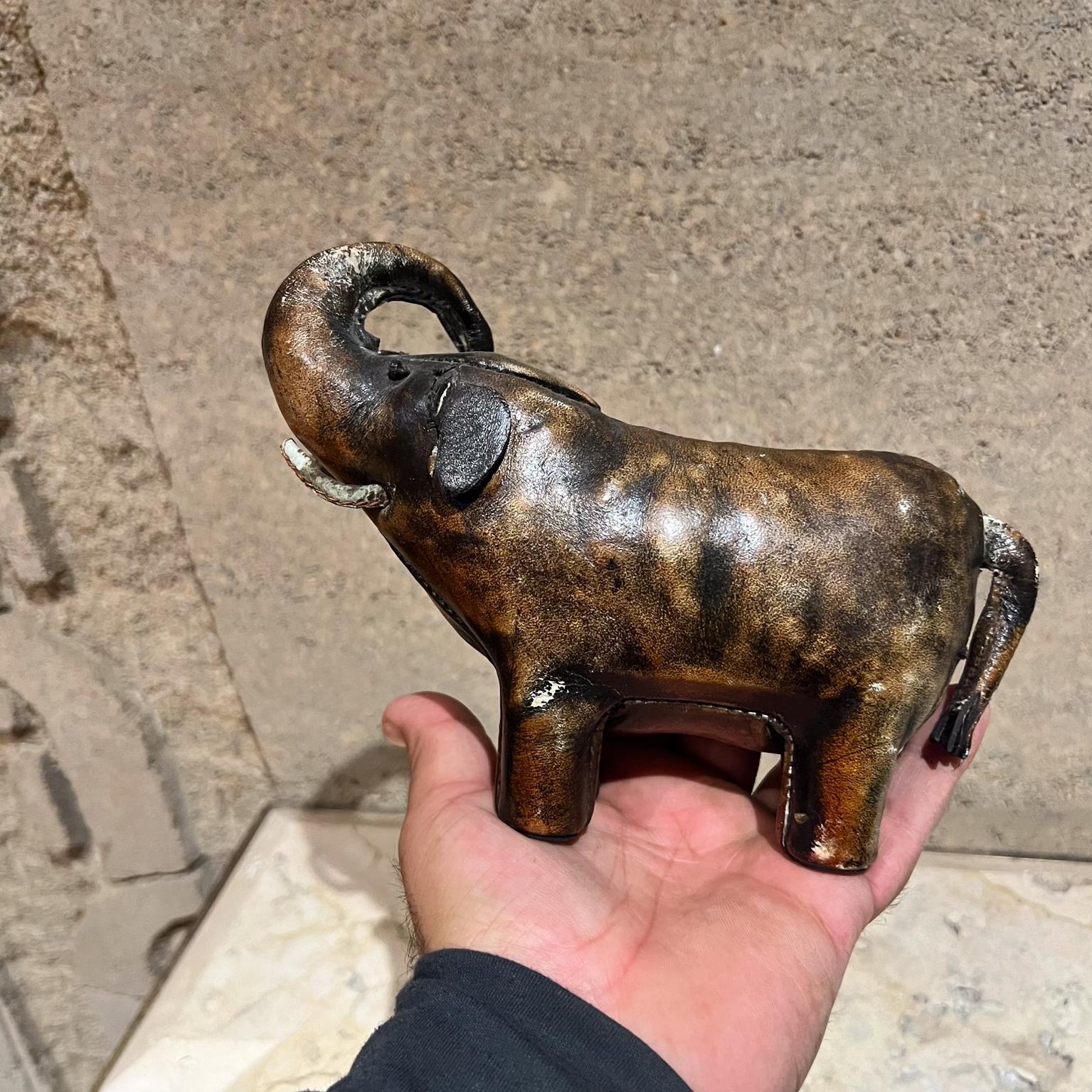 1960 Escultura de elefante de cuero Valenti España en venta 3