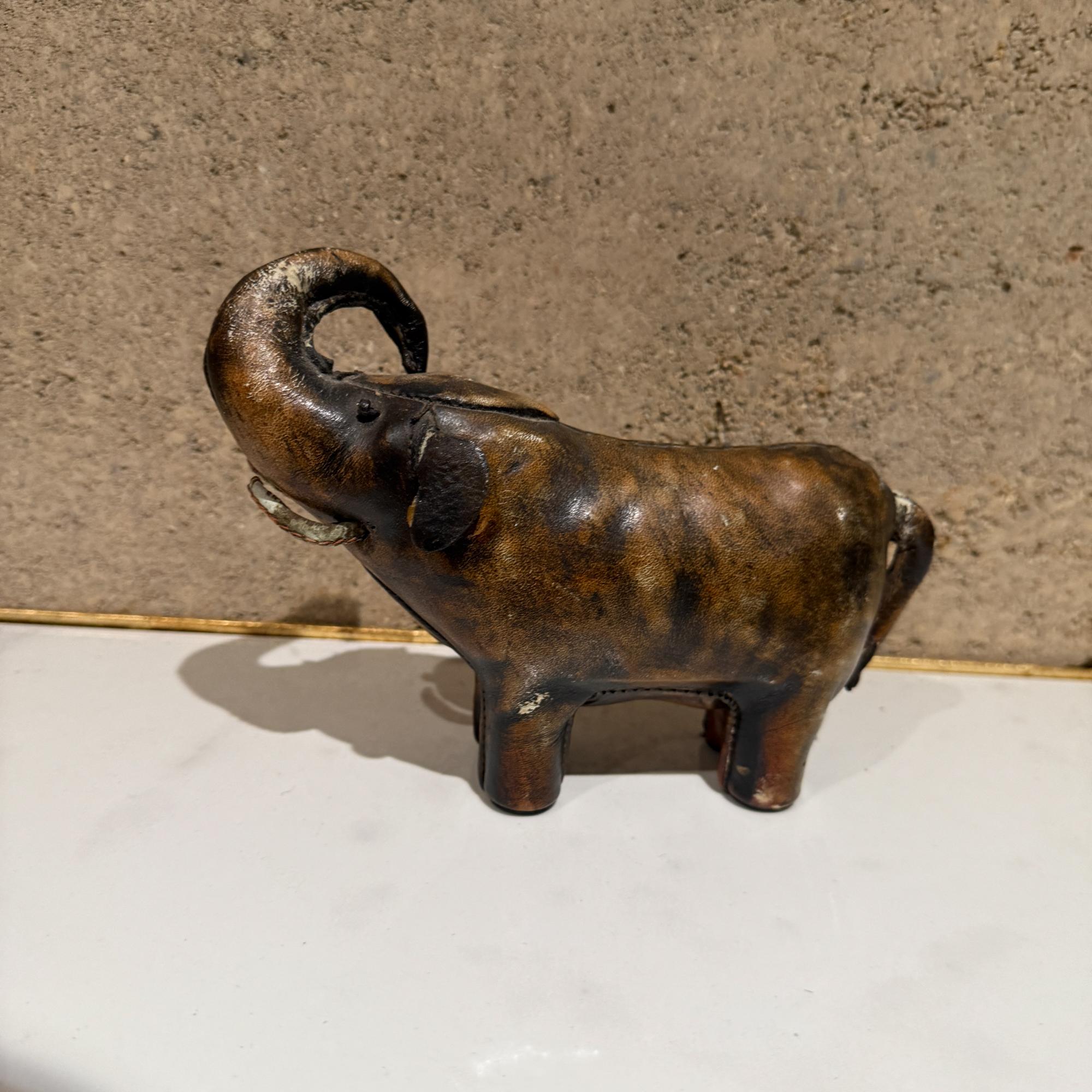 Scultura Elefante in pelle Valenti 1960 Spagna in vendita 7