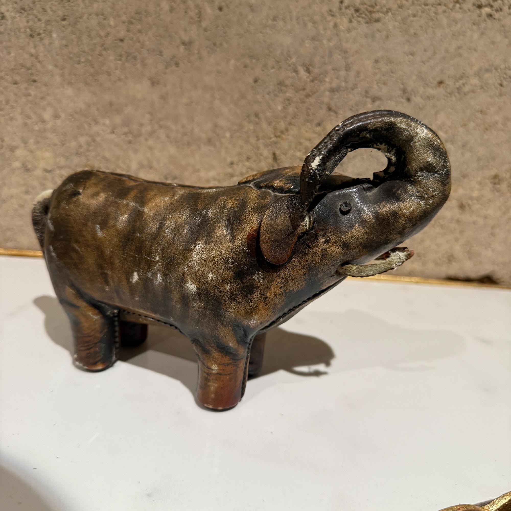 Scultura Elefante in pelle Valenti 1960 Spagna in vendita 11