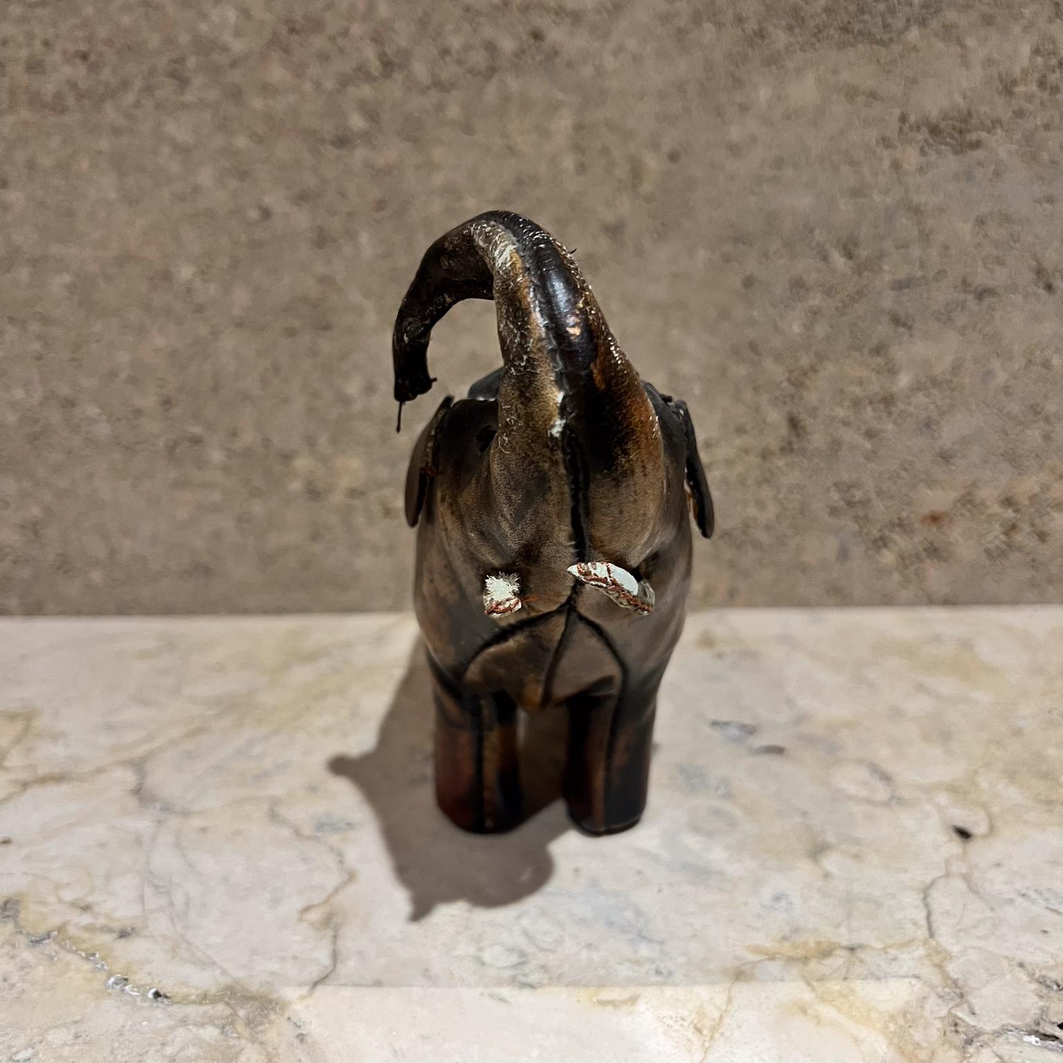 1960 Escultura de elefante de cuero Valenti España Moderno de mediados de siglo en venta