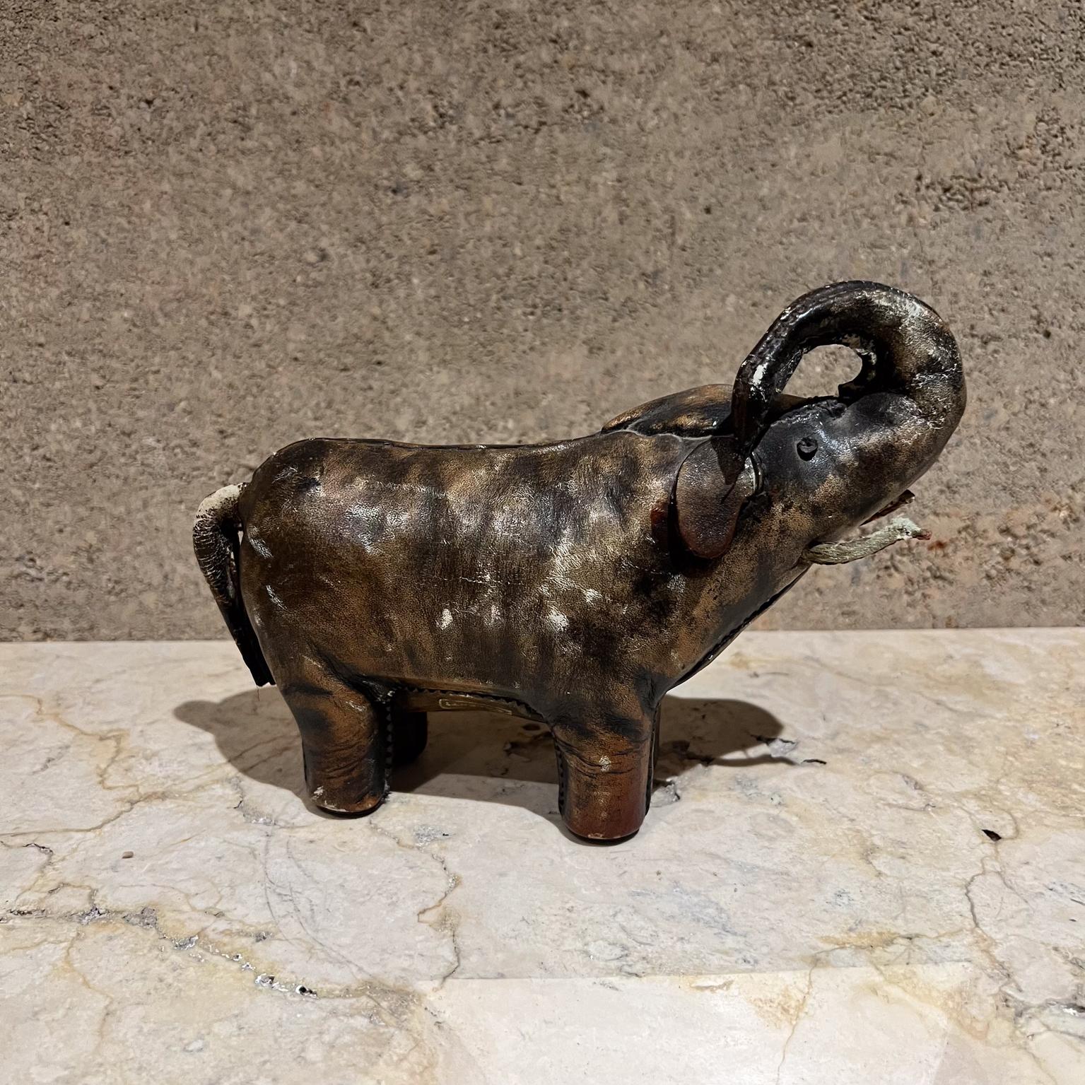 1960 Escultura de elefante de cuero Valenti España Español en venta