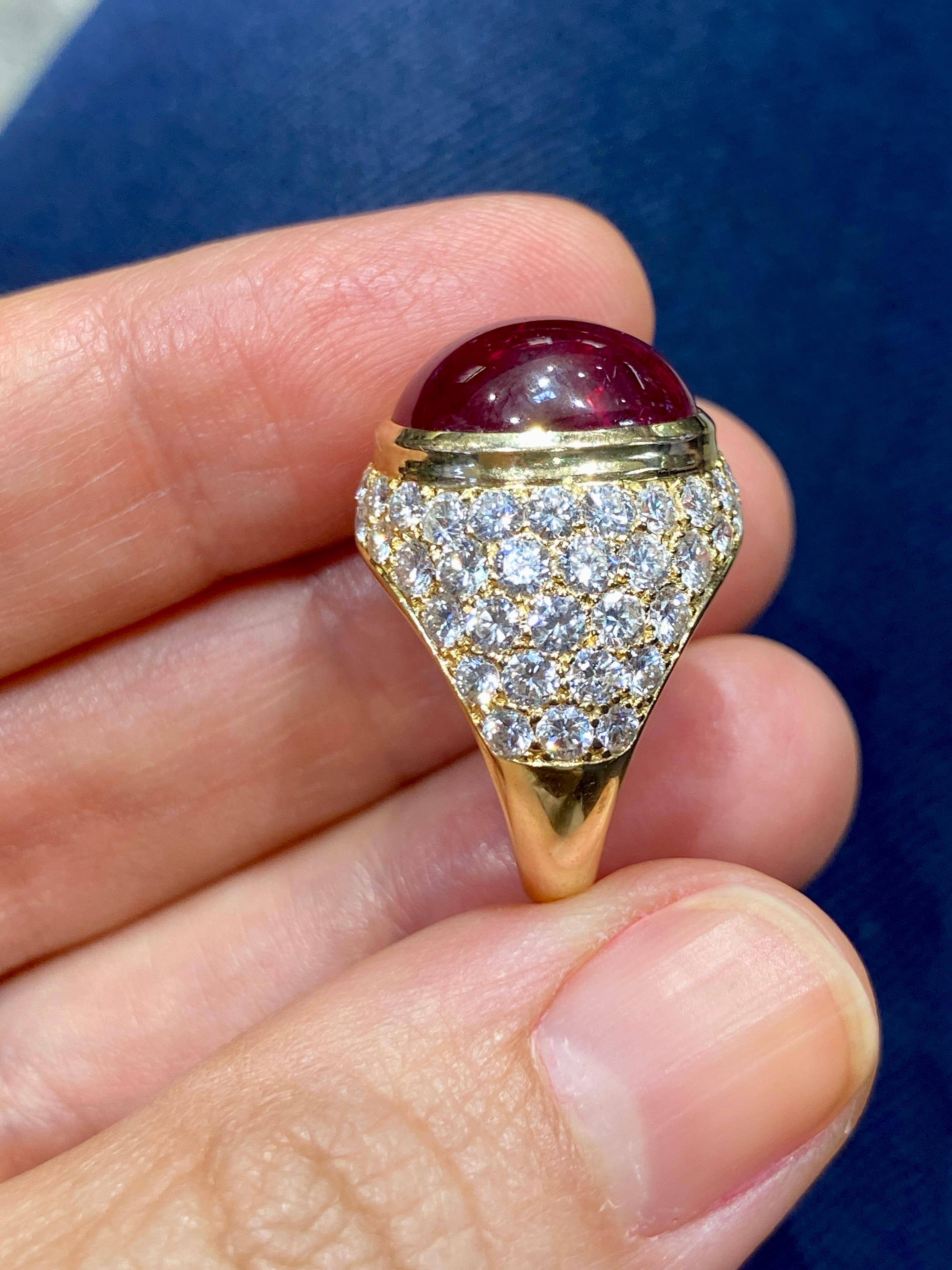 Van Cleef & Arpels 1960er Jahre Ring aus 10 Karat Cabochon-Rubin und Diamanten im Zustand „Gut“ im Angebot in London, GB