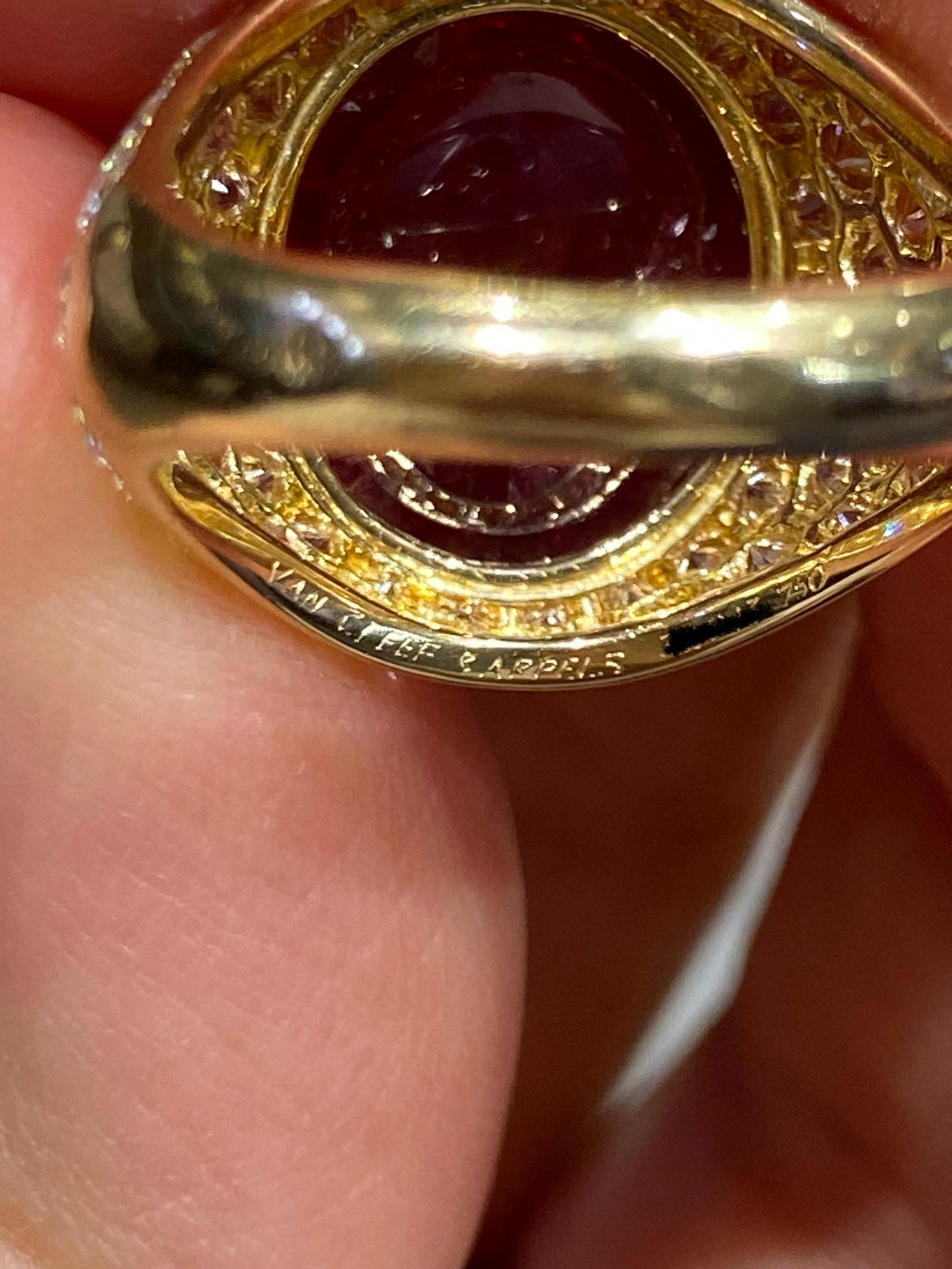 Van Cleef & Arpels 1960er Jahre Ring aus 10 Karat Cabochon-Rubin und Diamanten für Damen oder Herren im Angebot