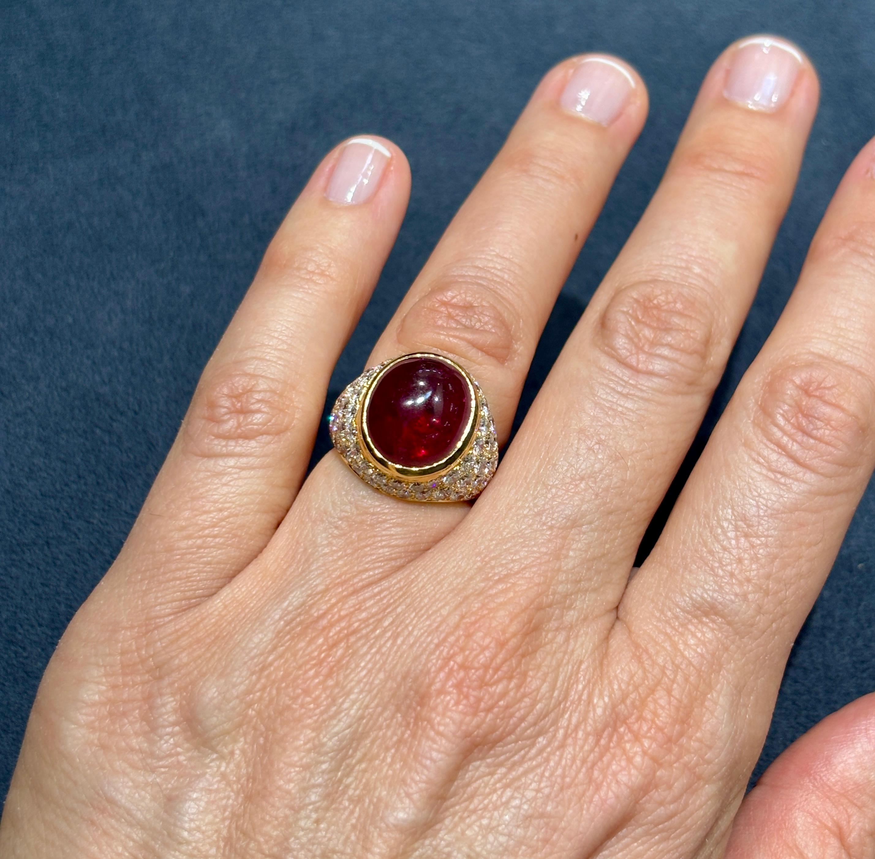 Van Cleef & Arpels 1960er Jahre Ring aus 10 Karat Cabochon-Rubin und Diamanten im Angebot 2