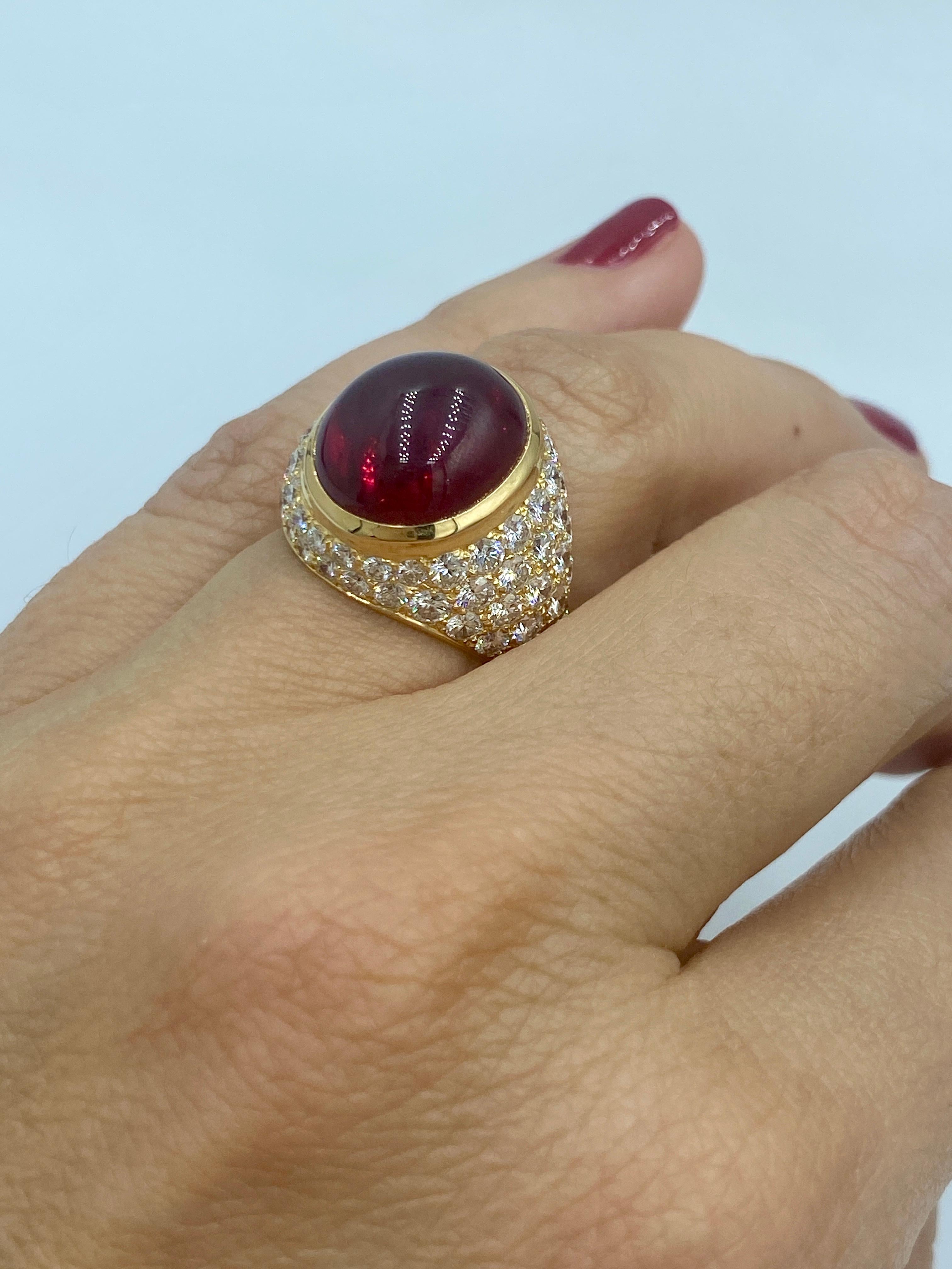 Van Cleef & Arpels 1960er Jahre Ring aus 10 Karat Cabochon-Rubin und Diamanten im Angebot 3