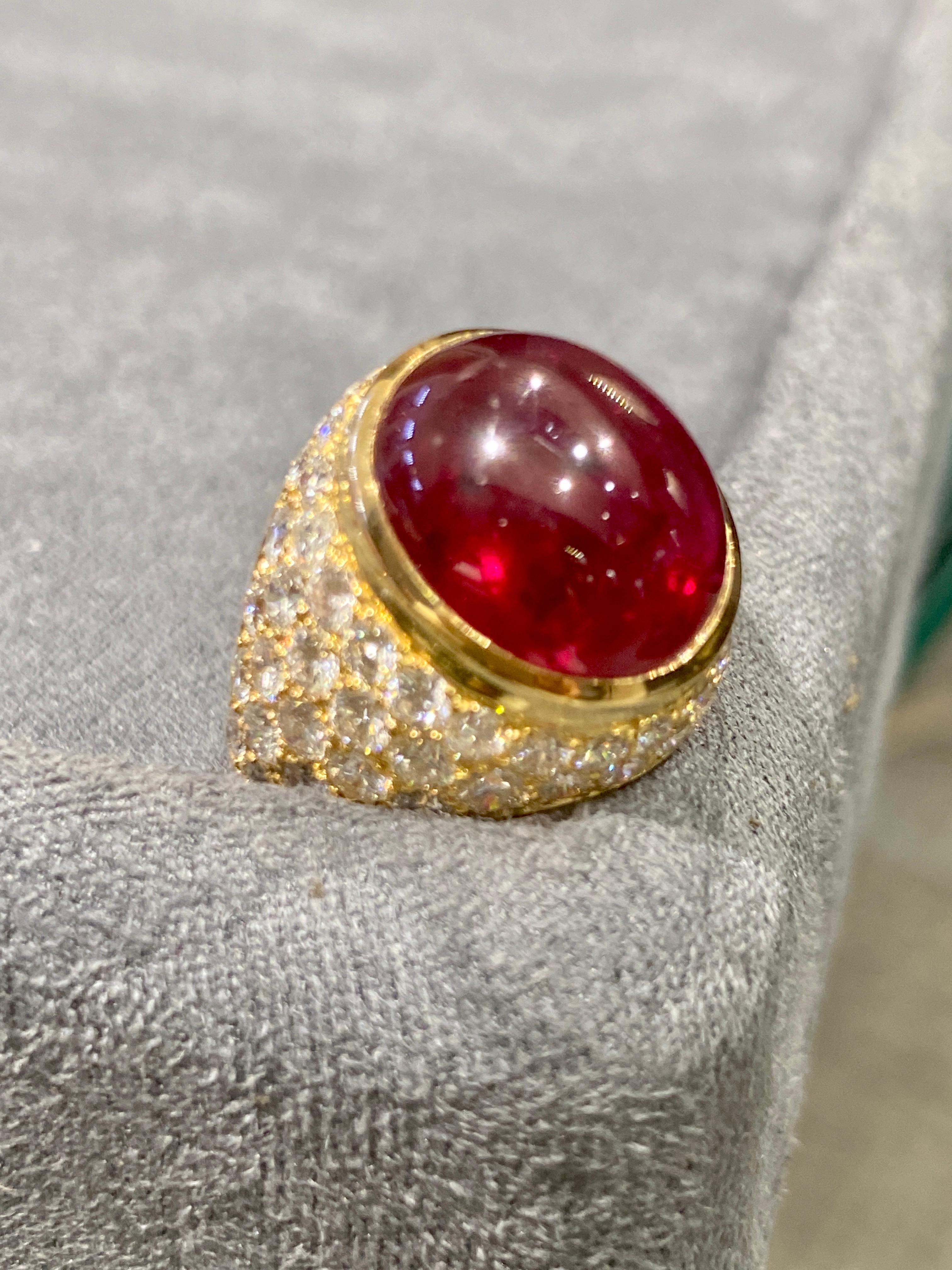 Van Cleef & Arpels 1960er Jahre Ring aus 10 Karat Cabochon-Rubin und Diamanten im Angebot 4