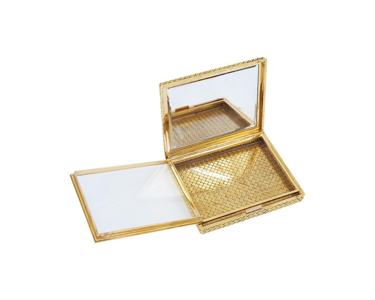 Women's or Men's 1960s Van Cleef & Arpels 18K Yellow Gold Make-Up Compact  For Sale