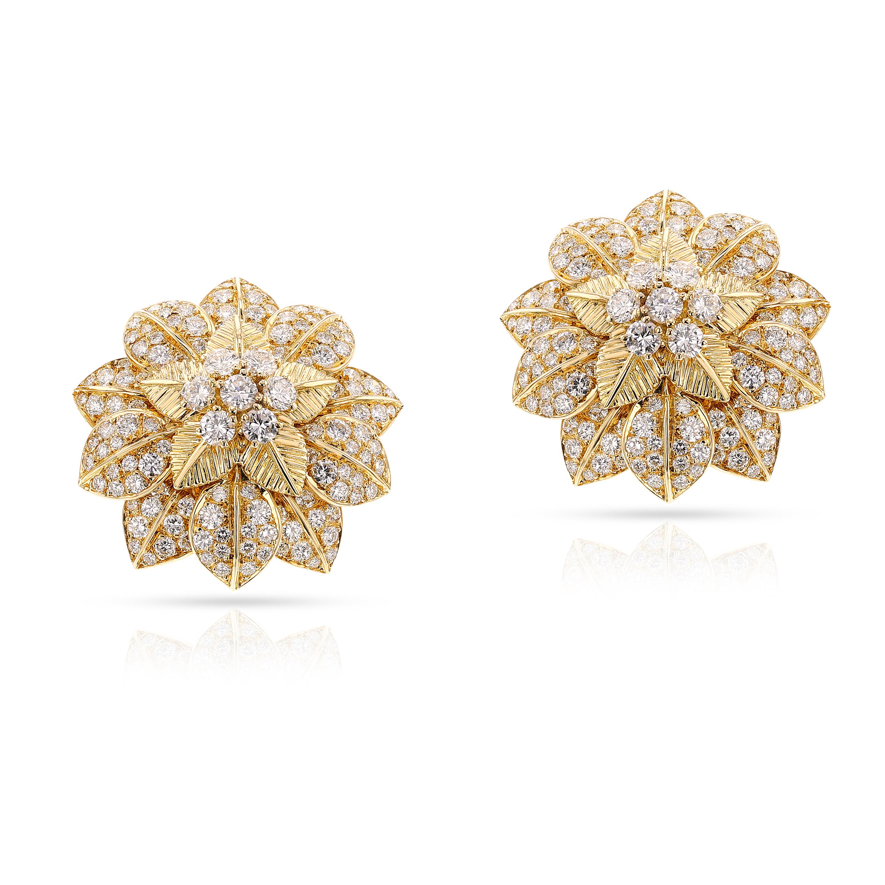 Round Cut 1960s Van Cleef & Arpels French Flower Diamond Petal Earrings For Sale