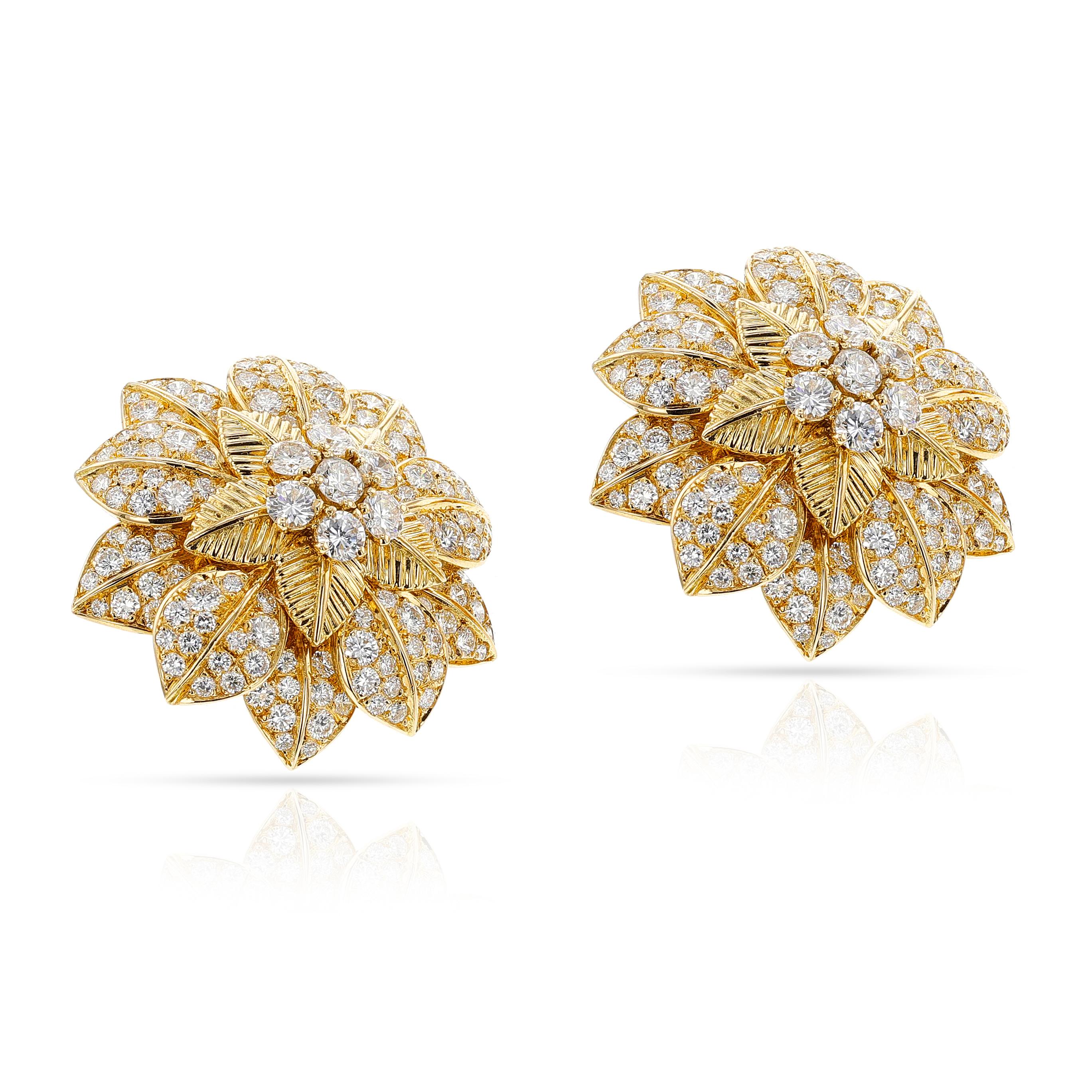 1960s Van Cleef & Arpels French Flower Diamond Petal Earrings In Excellent Condition For Sale In New York, NY