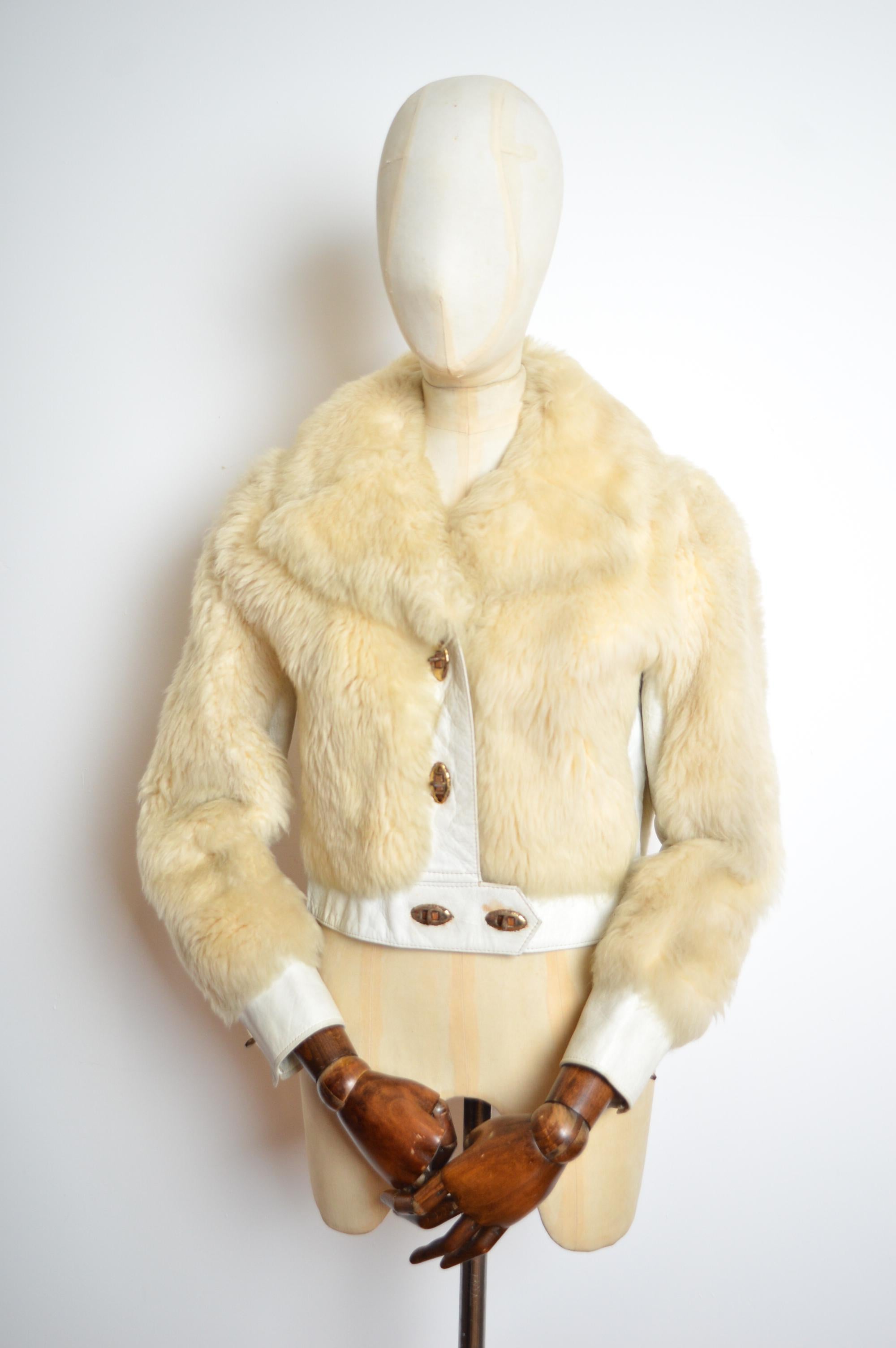 1960s Vanilla Cream Off White Shearling Coat Cropped Penny Pane Jacket in vendita 5
