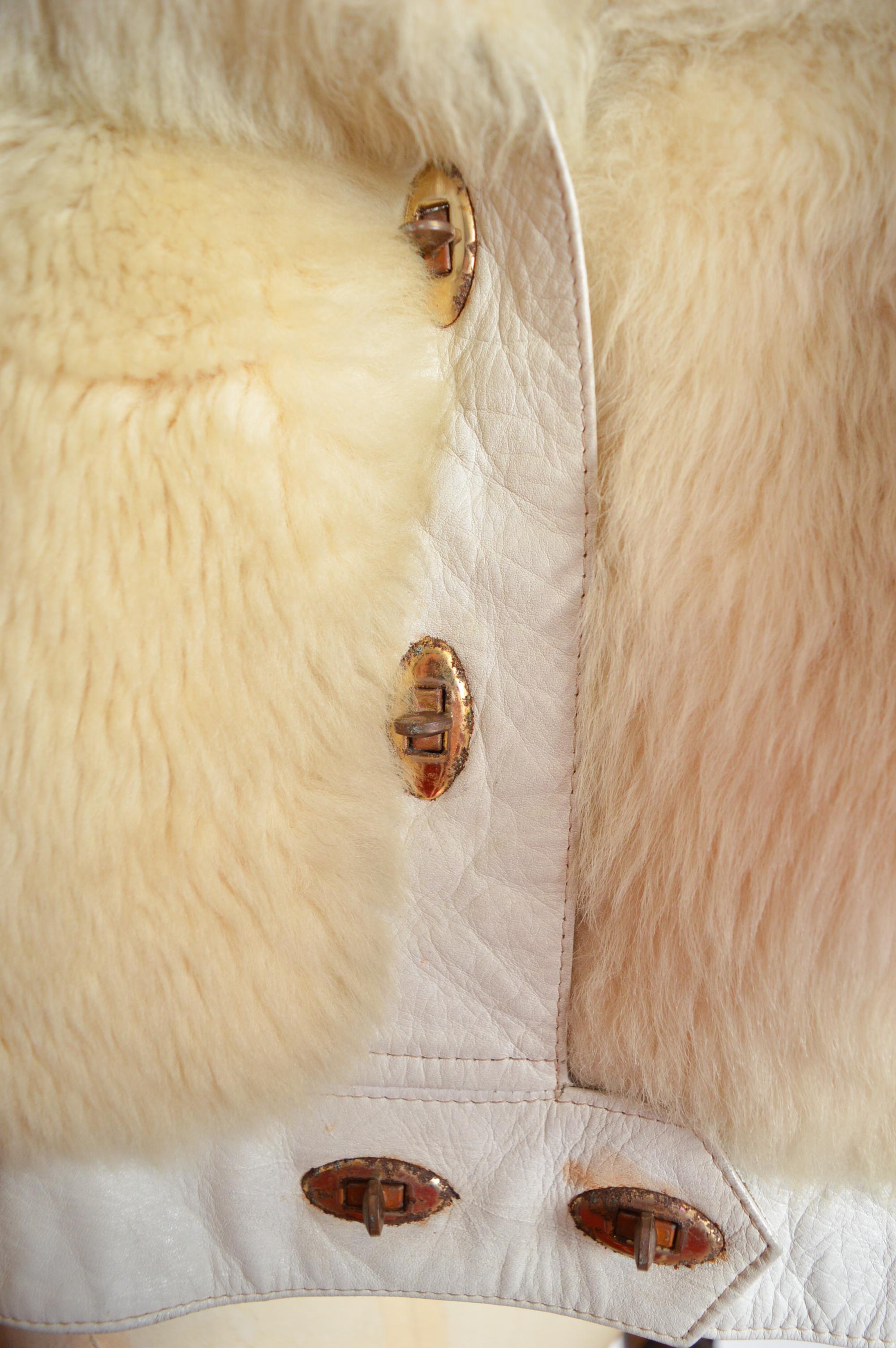 Bianco 1960s Vanilla Cream Off White Shearling Coat Cropped Penny Pane Jacket in vendita