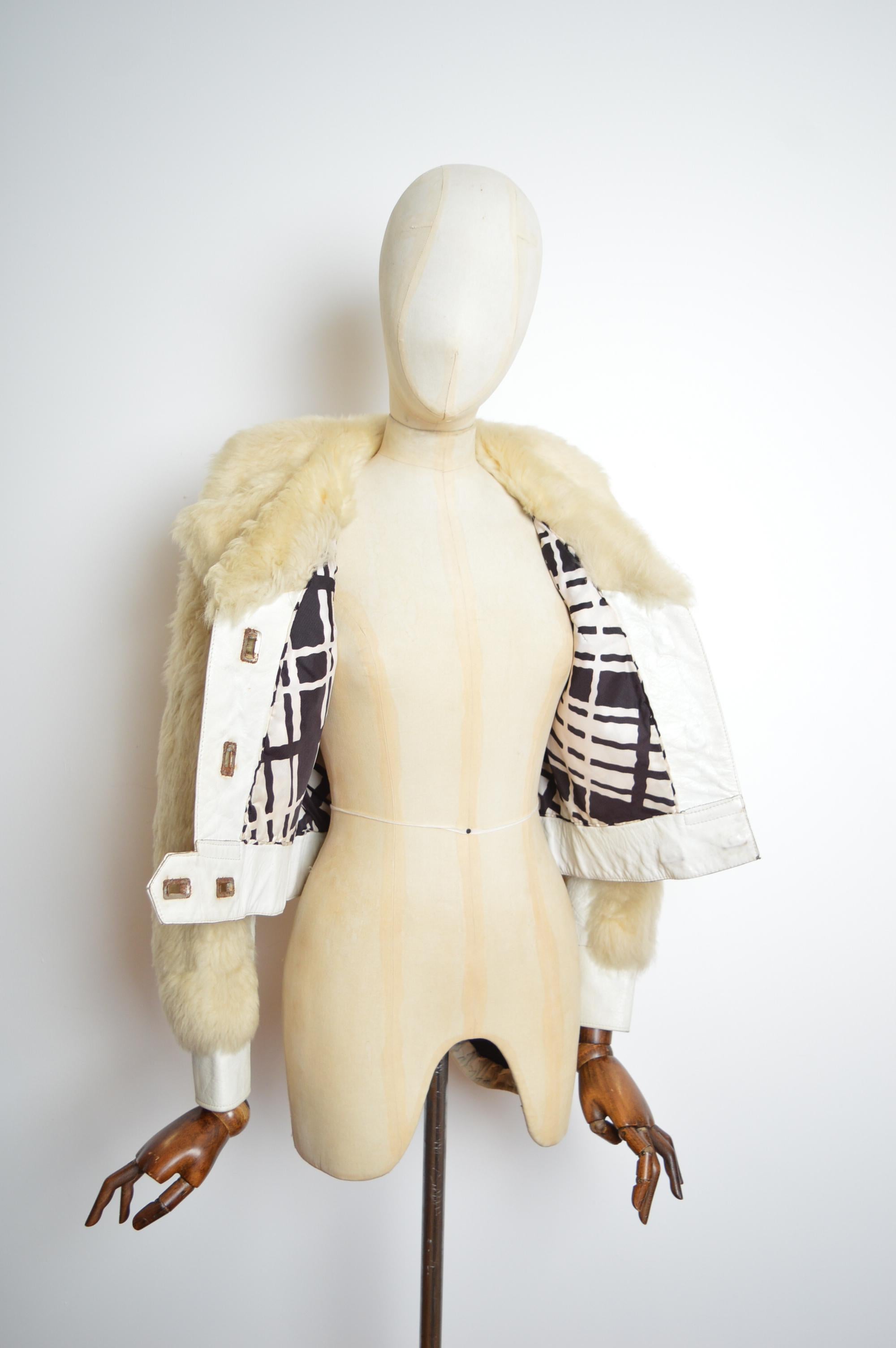 1960s Vanilla Cream Off White Shearling Coat Cropped Penny Pane Jacket In condizioni discrete in vendita a Sheffield, GB