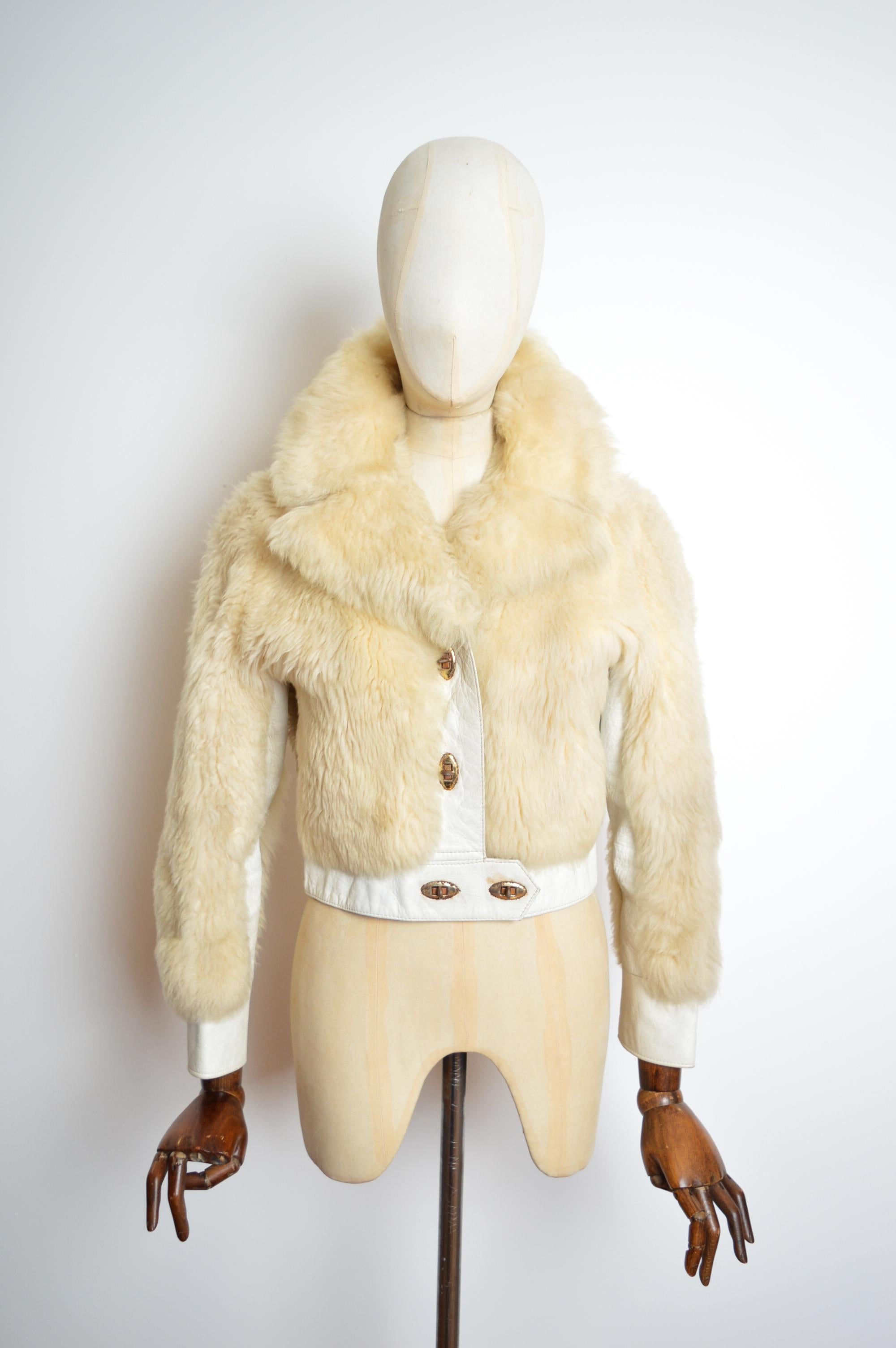 1960s Vanilla Cream Off White Shearling Coat Cropped Penny Pane Jacket in vendita 2