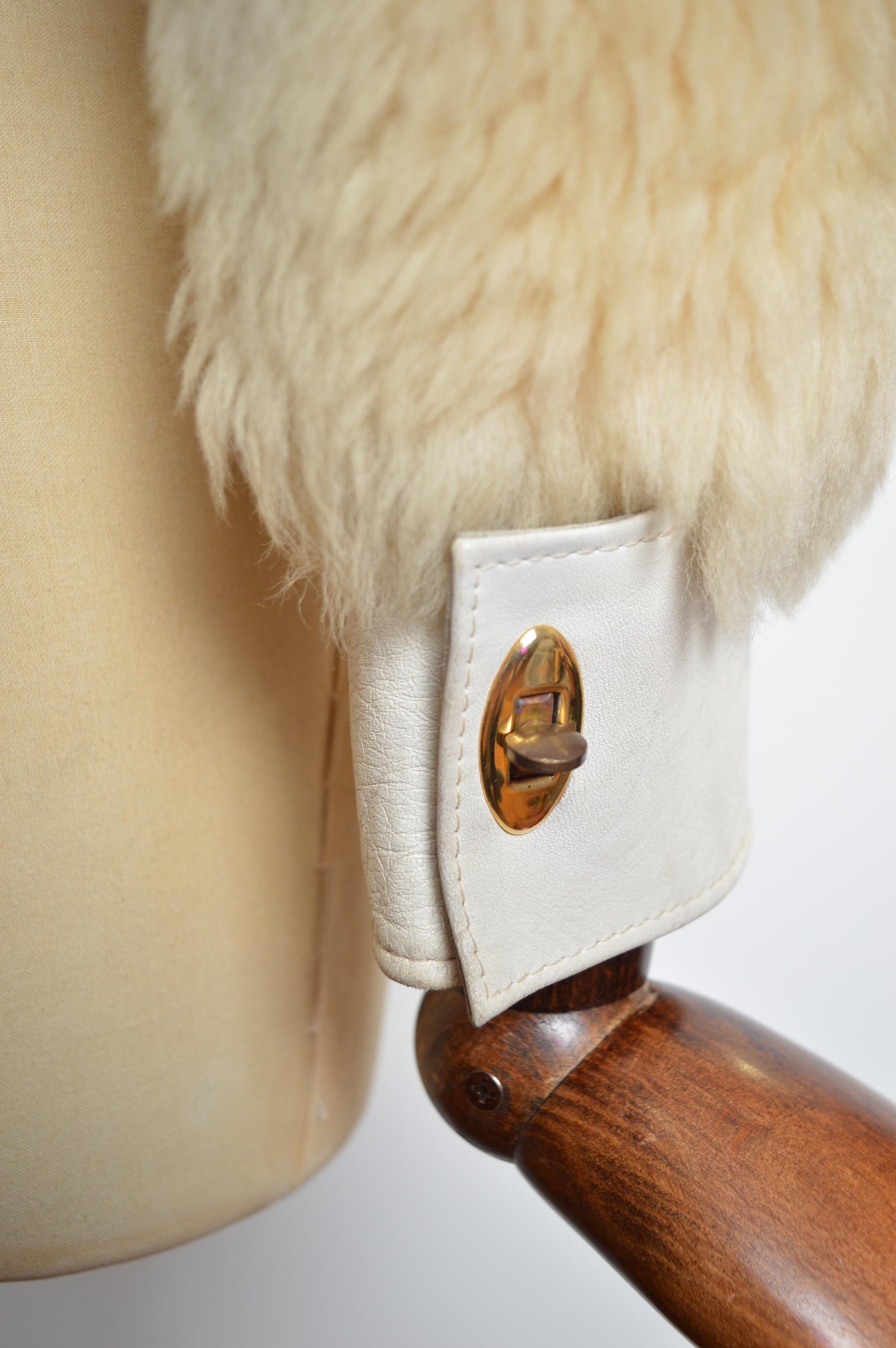 1960s Vanilla Cream Off White Shearling Coat Cropped Penny Pane Jacket in vendita 3