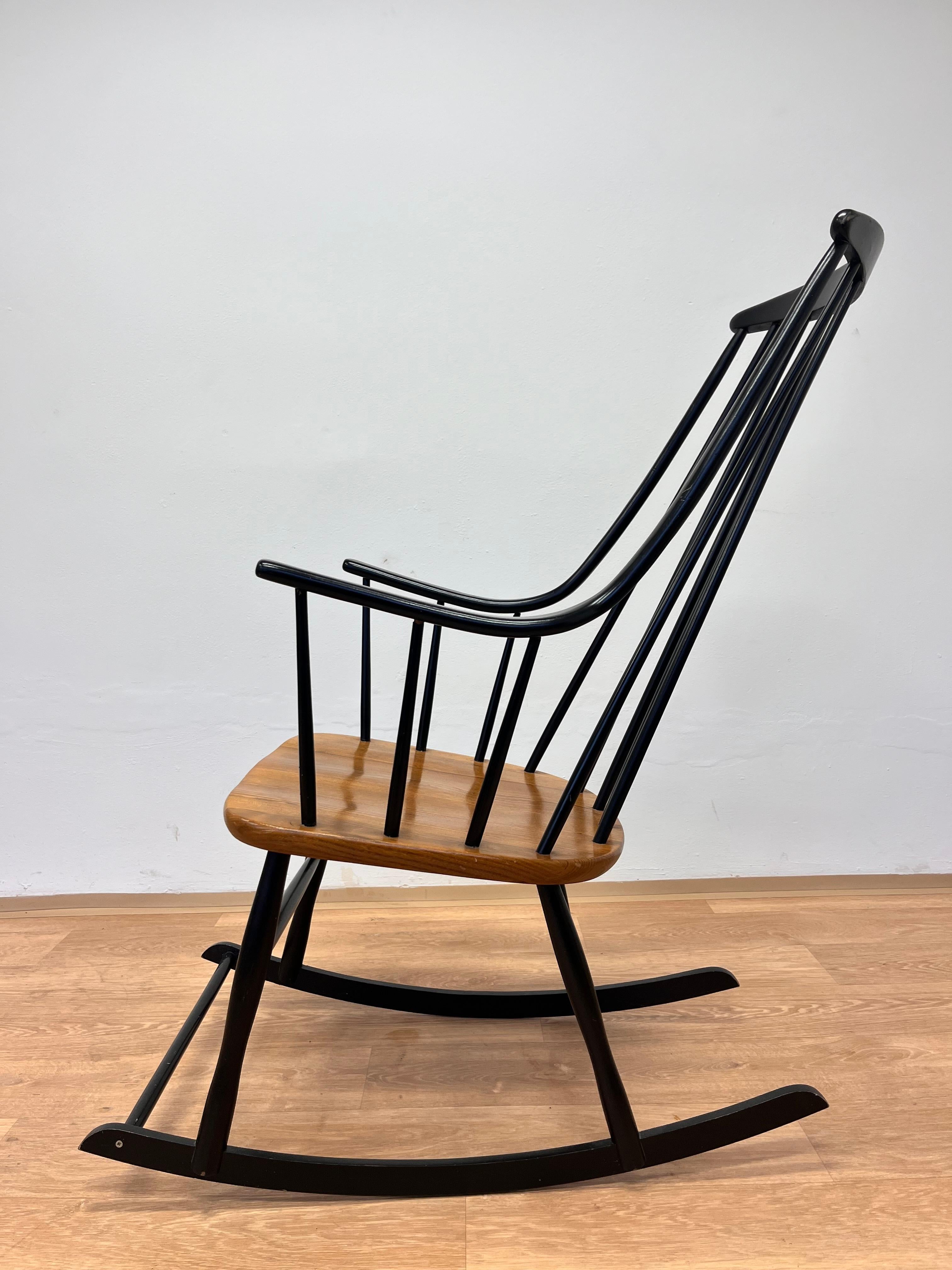 - robusto e stabile  
- ottime condizioni originali
- segni d'uso, patina, vedi foto
jr