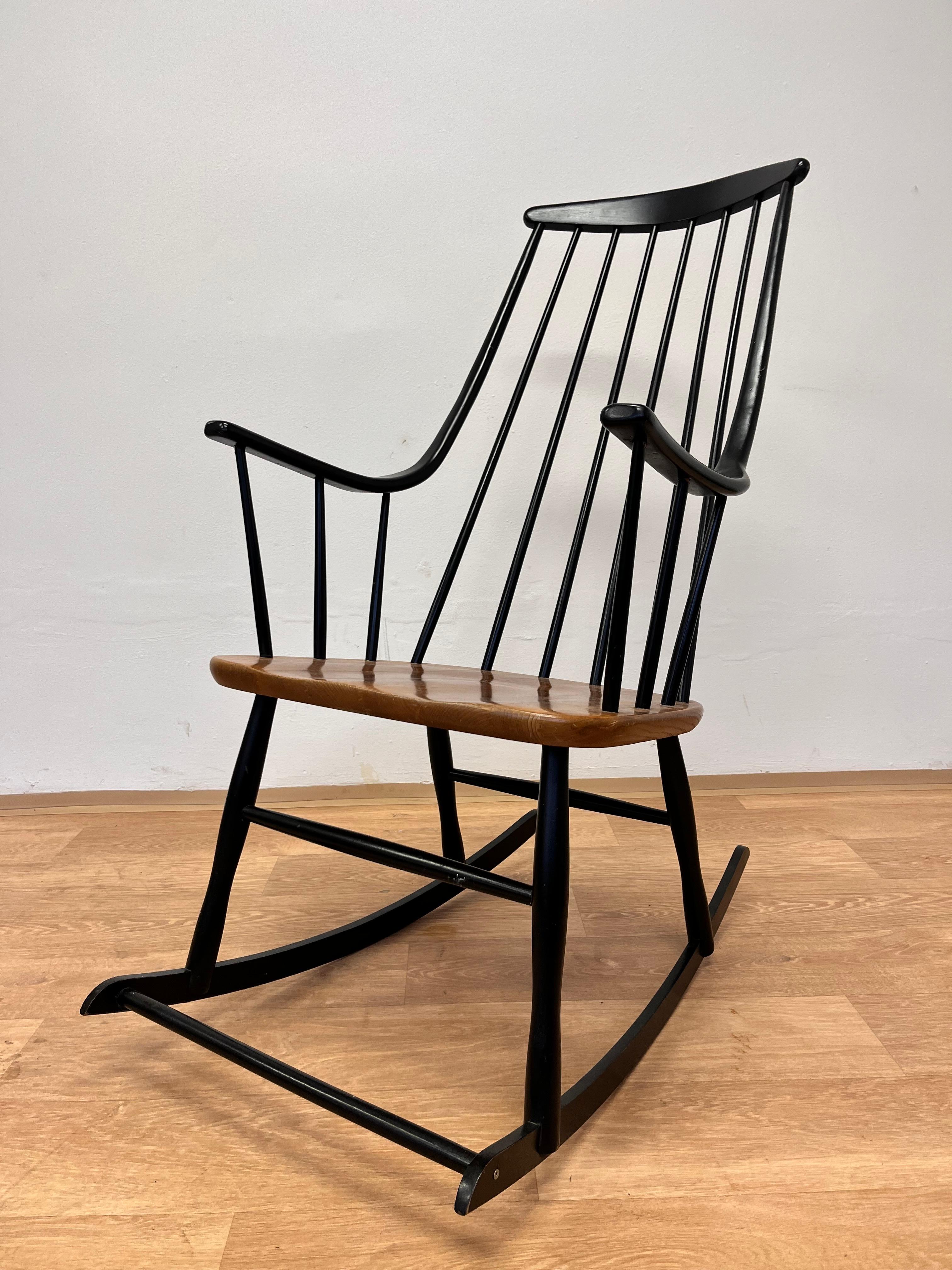 Finlandese Sedia a dondolo in faggio Varjosen Puunjalostus, Finlandia, anni '60 in vendita