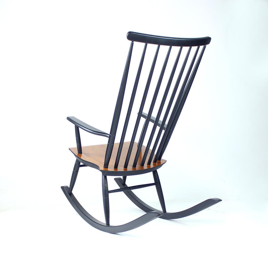 1960s Varjosen Puunjalostus Beech Rocking Chair, Finland In Excellent Condition For Sale In Zohor, SK