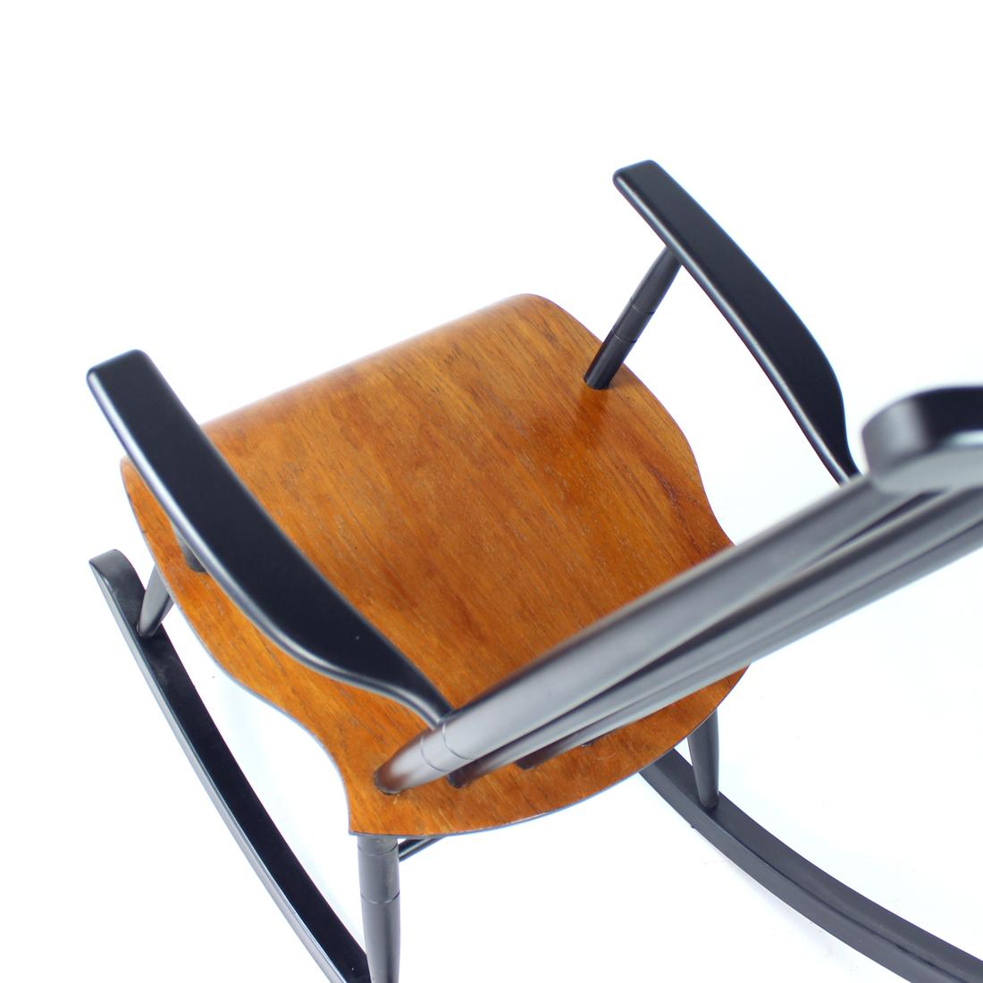 Mid-20th Century 1960s Varjosen Puunjalostus Beech Rocking Chair, Finland For Sale