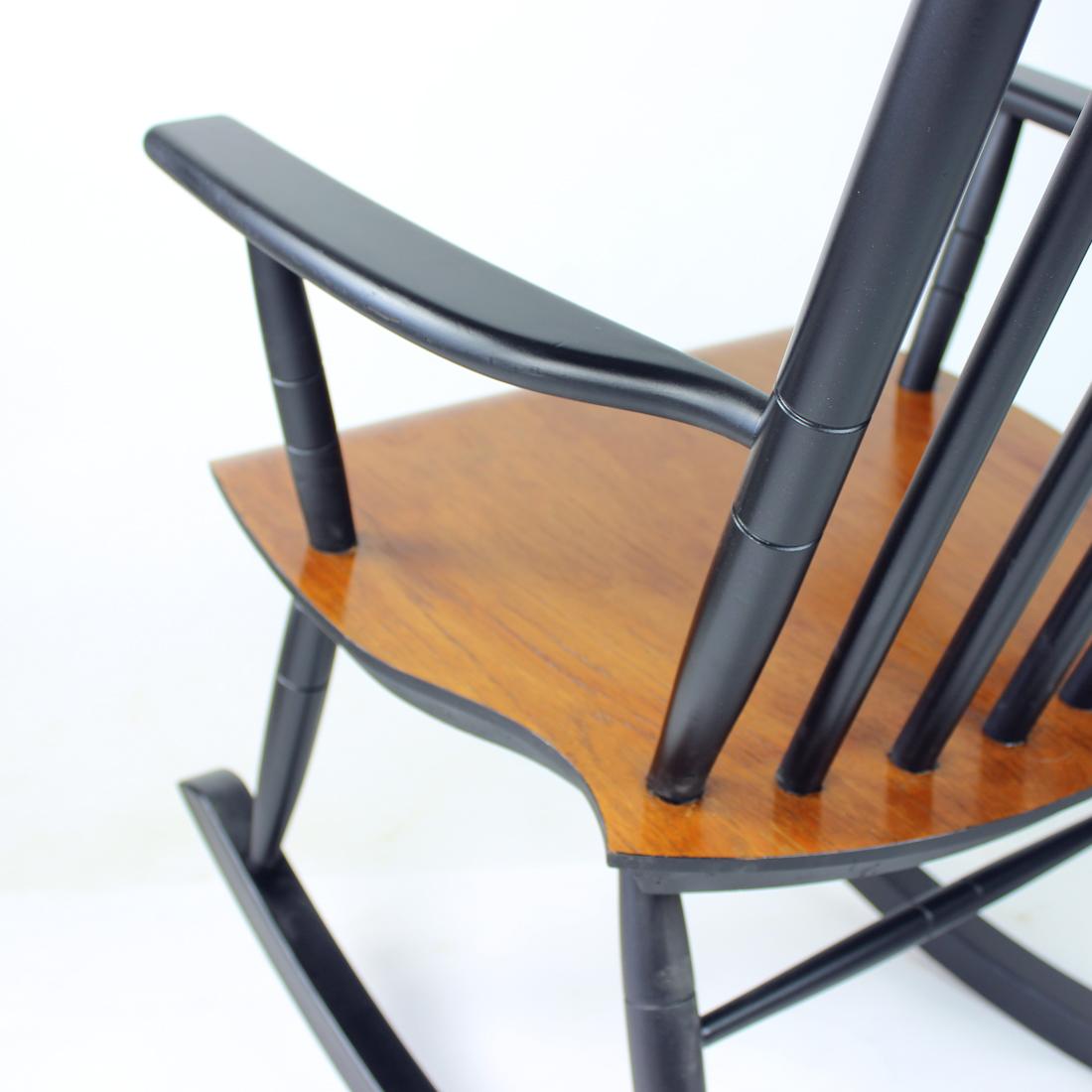 Oak 1960s Varjosen Puunjalostus Beech Rocking Chair, Finland For Sale