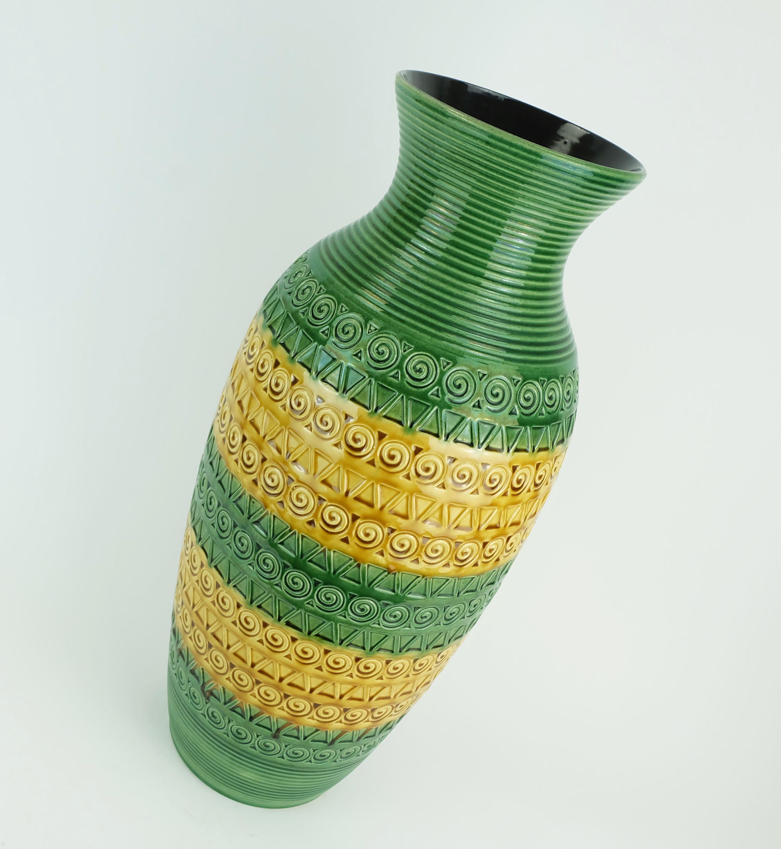 JARRON de los años 60 ü-keramik verde ocre motivo en relieve modelo 1142/50 WGP Alemán en venta