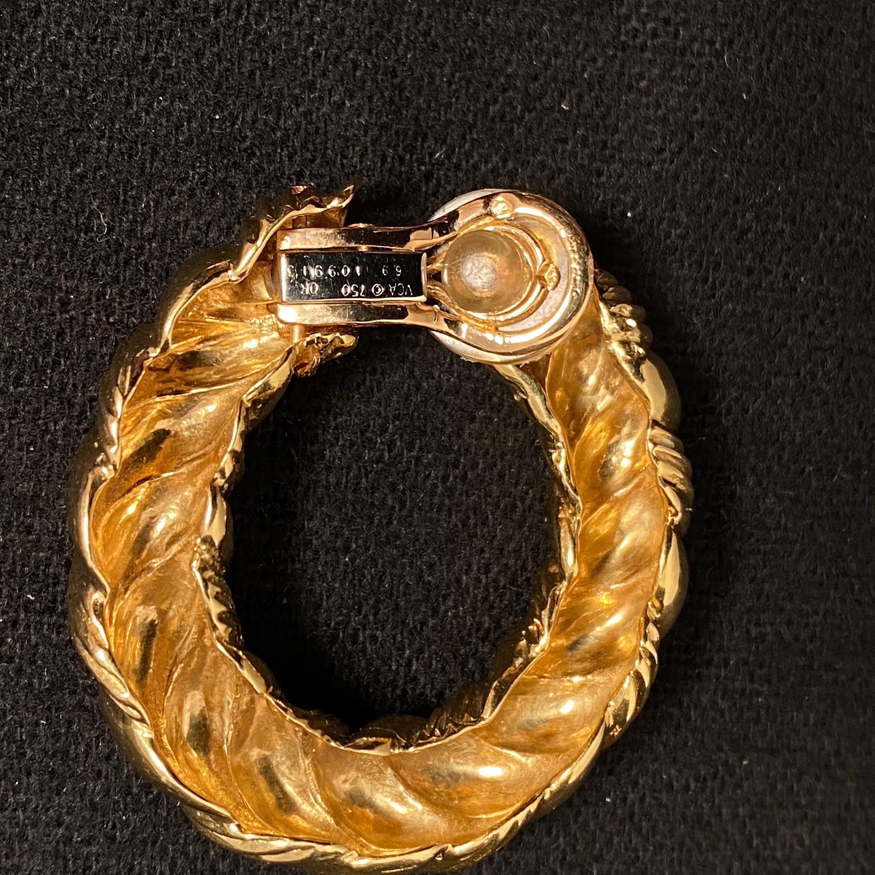 VCA Van Cleef & Arpels Braided Hoop Earrings 18 Karat Yellow Gold, France, 1960s In Good Condition In Lisbon, PT
