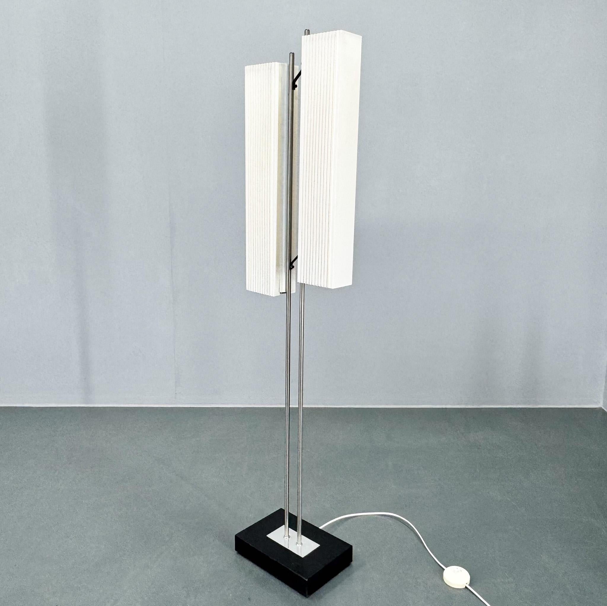 Mid-Century moderno Lampada da terra VEB Wohnraumleuchten del 1960, Berlino, Germania in vendita