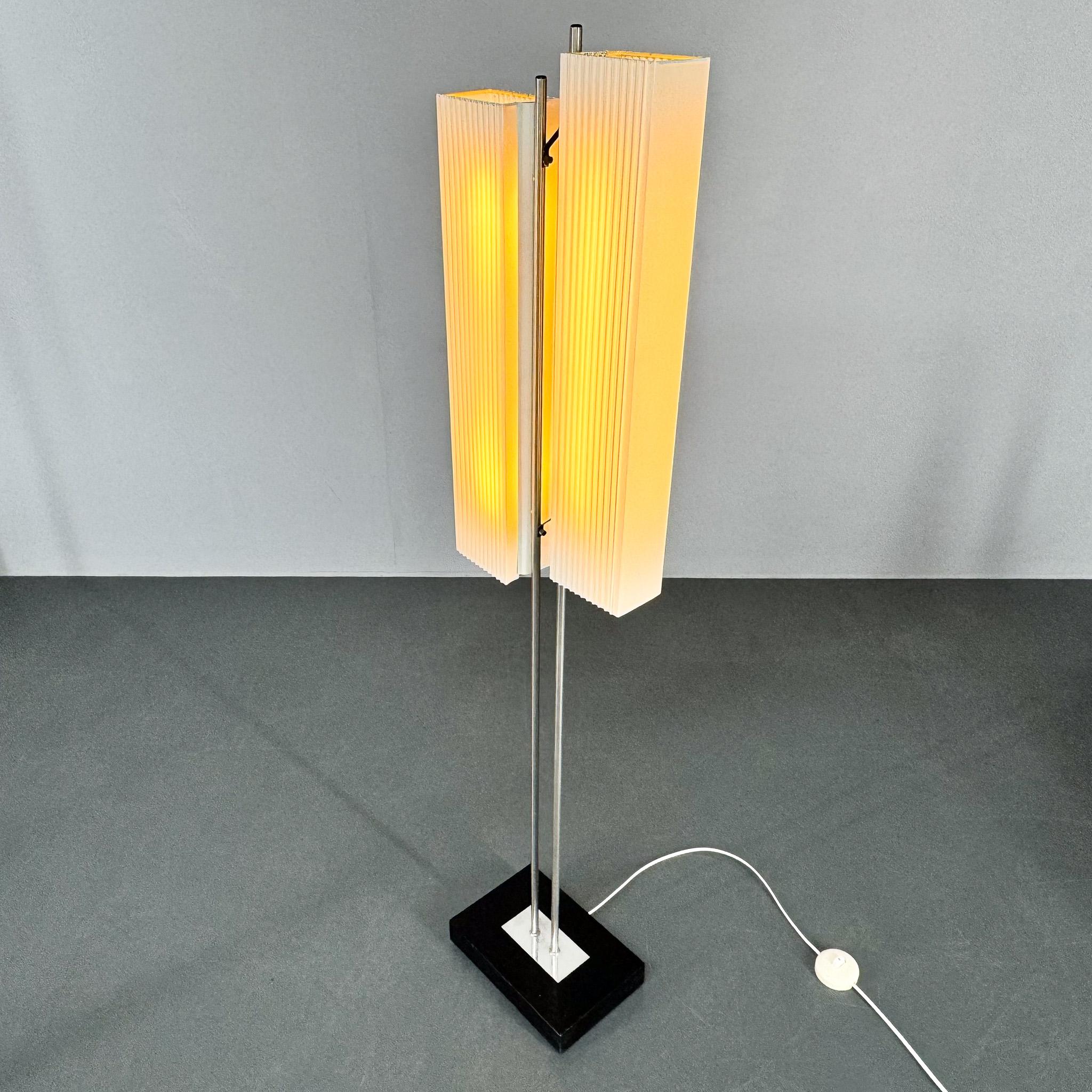 Tedesco Lampada da terra VEB Wohnraumleuchten del 1960, Berlino, Germania in vendita