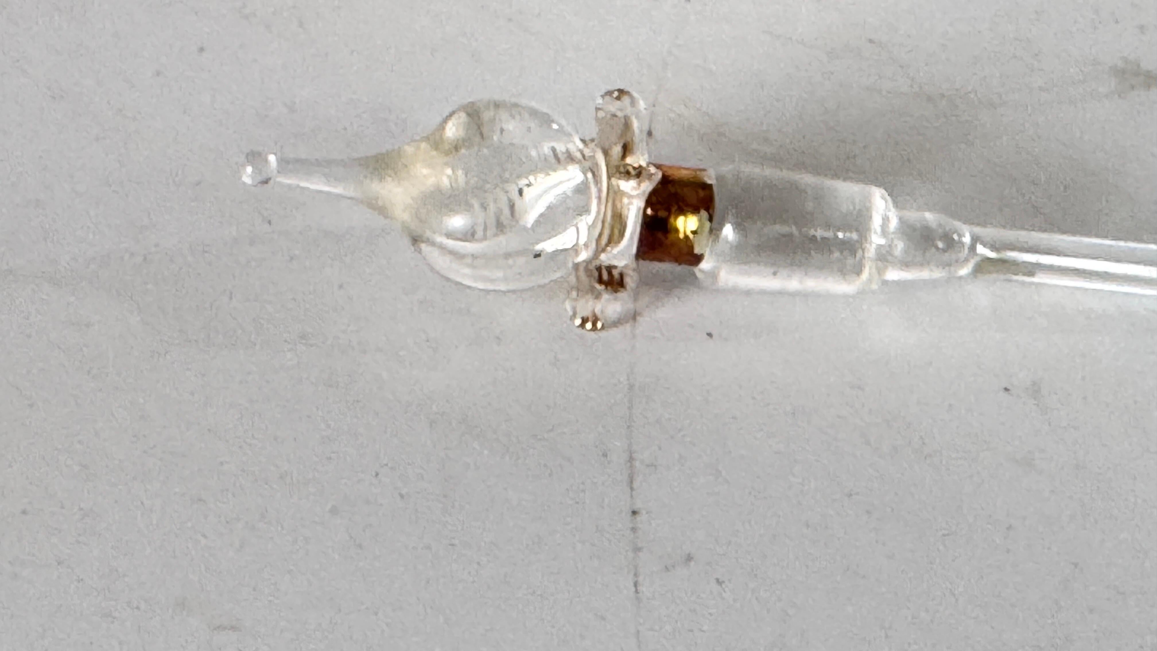 Frasco de perfume veneciano pintado a mano de los años 60, cristal claro con detalles dorados en Bueno estado para la venta en Auribeau sur Siagne, FR