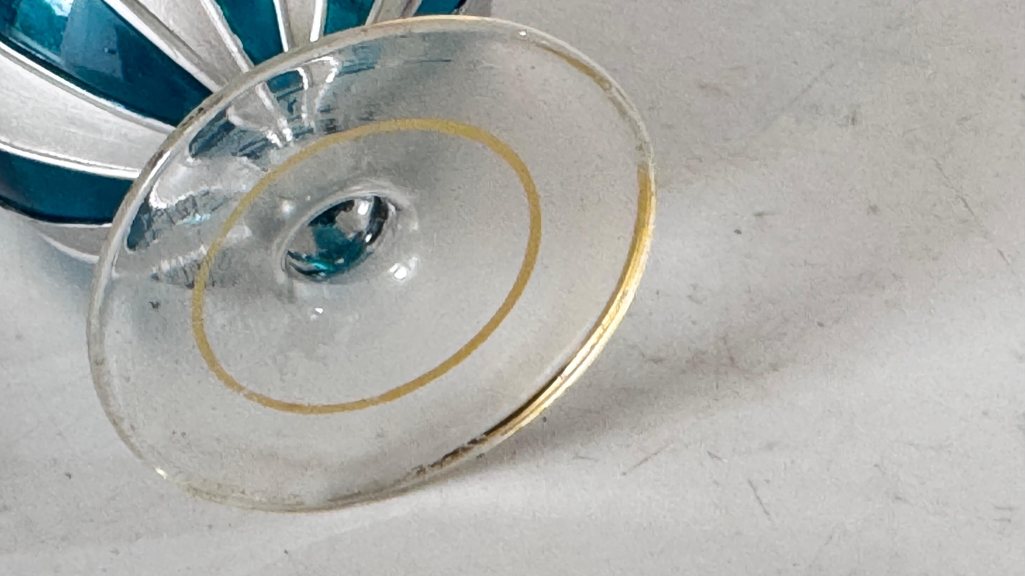 Frasco de perfume veneciano pintado a mano de los años 60, cristal claro con detalles dorados mediados del siglo XX en venta