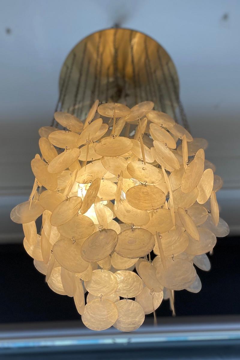 Lustre Verner Panton des années 1960 en laiton et nacre en vente 1
