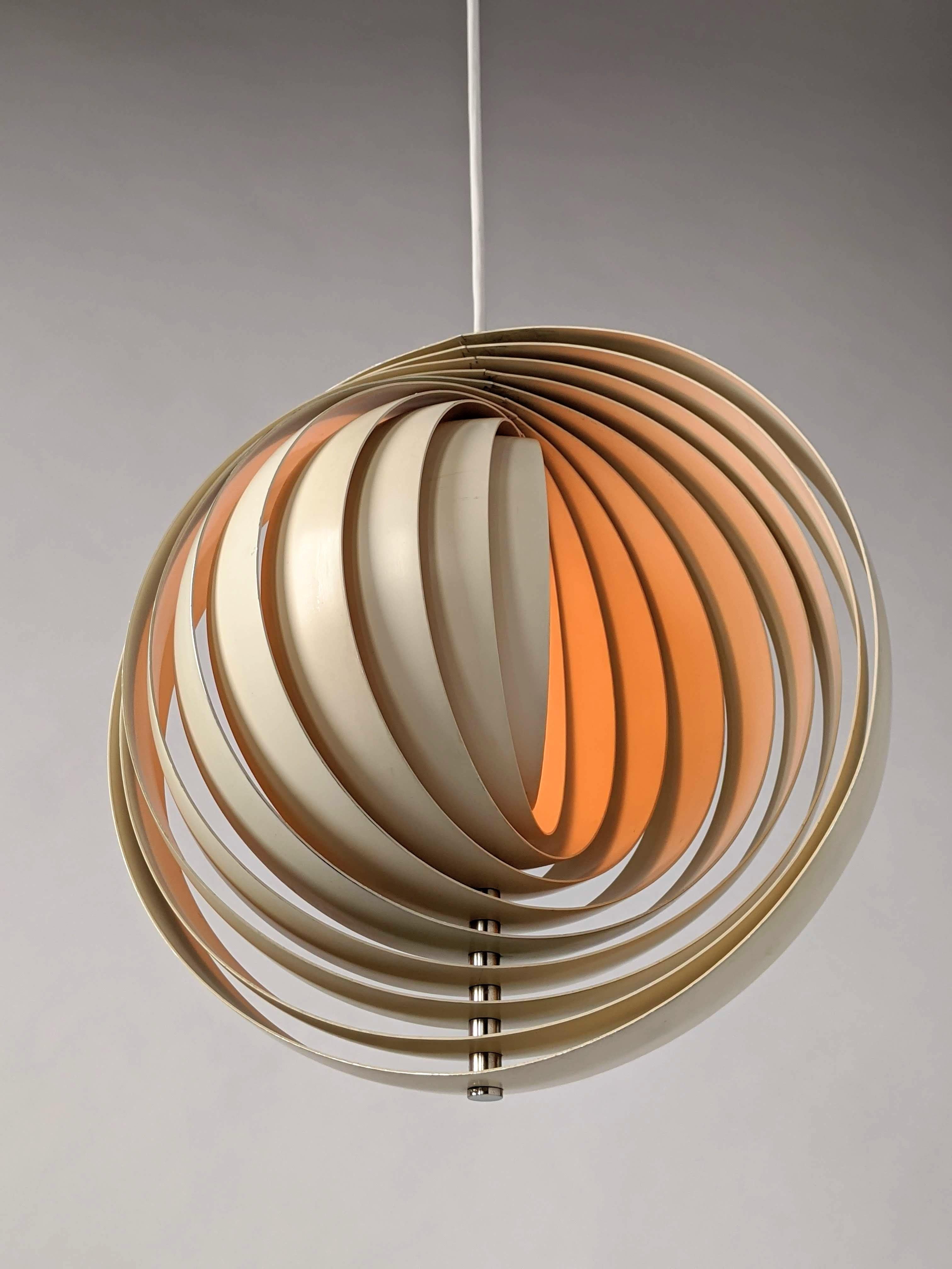 Genuine 1960s moon lamp early edition. 

Well made, solid construction.

10 enameled aluminium ring mounted on chromed ' brass ' hardware. 

Larger ring measure 13.5 in., smaller 6.5 in. 

E26 ceramic socket rated at 60 watt max.