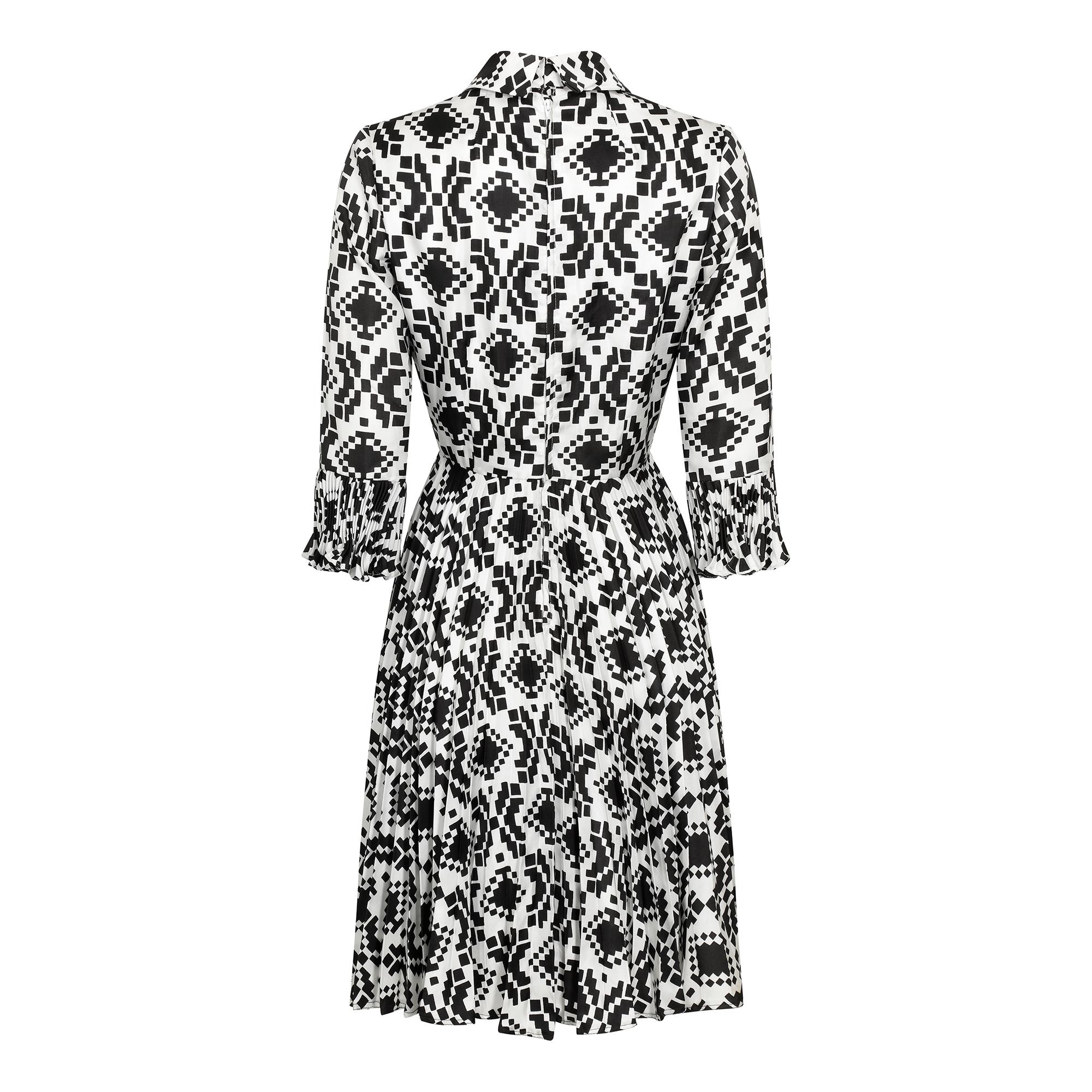 Verónica de los 60 en Rembrandt Vestido monocromo de estampado geométrico Negro en venta