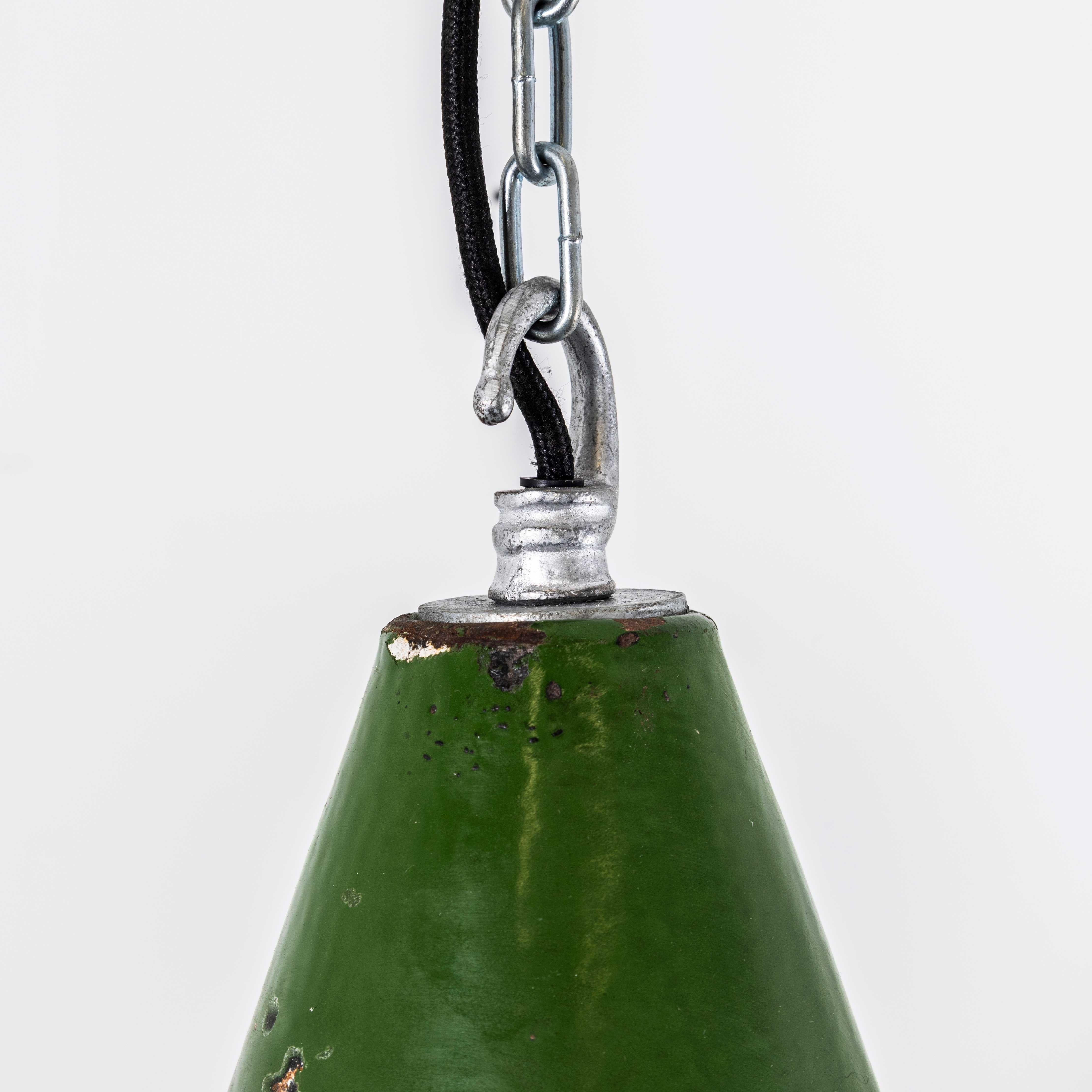 Milieu du XXe siècle Très grande lampe pendante industrielle en émail des années 1960 en vente