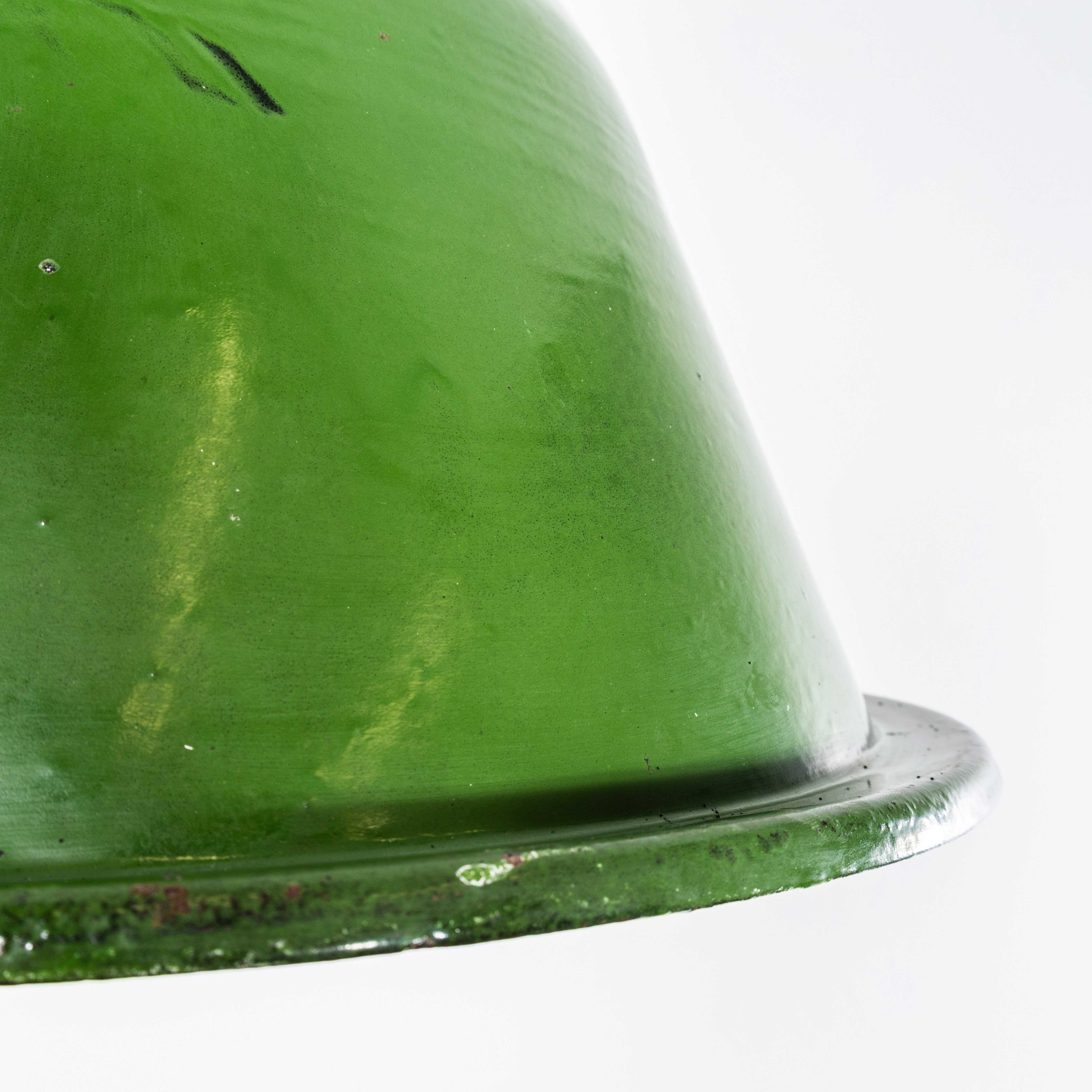 Très grande lampe pendante industrielle en émail des années 1960 en vente 1