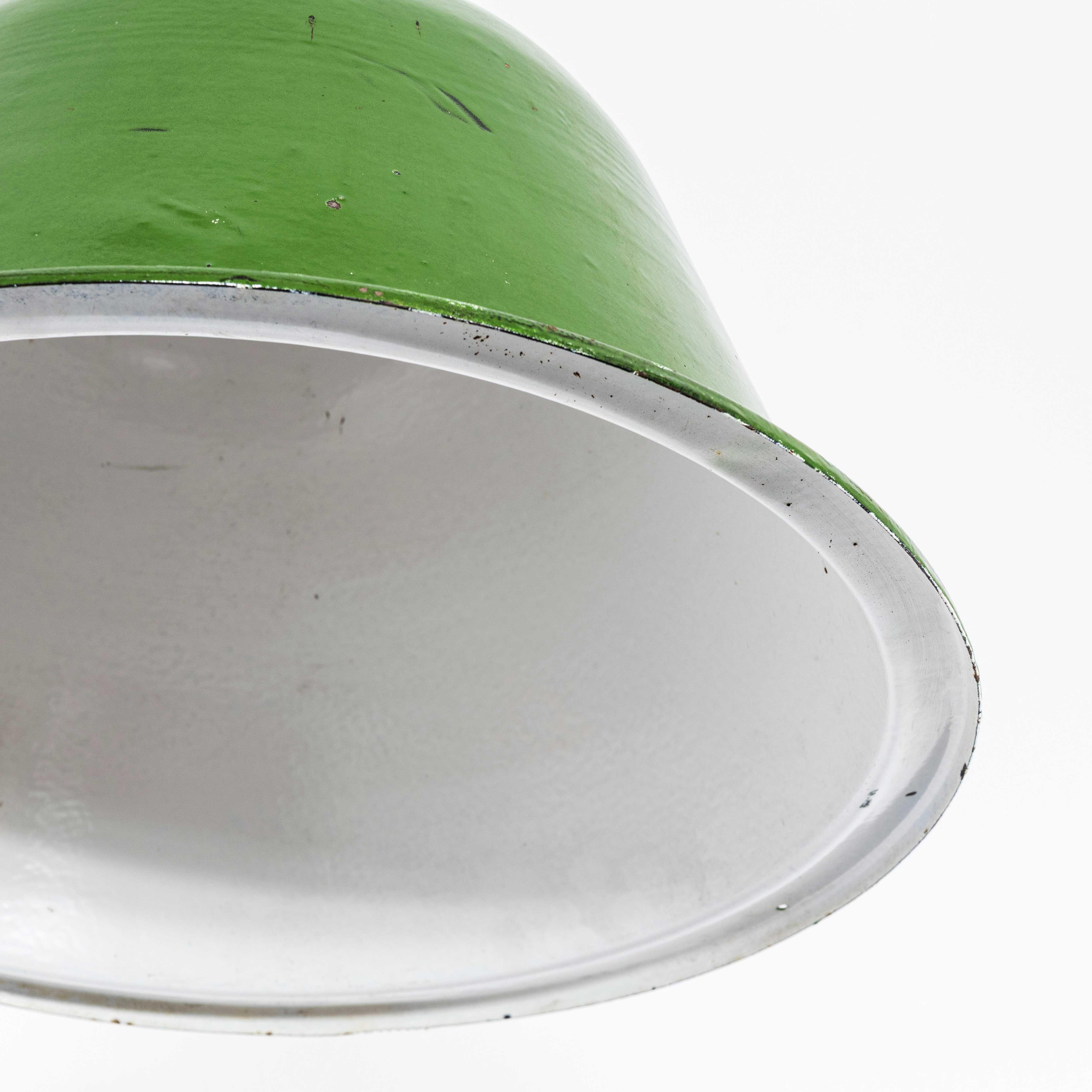 Très grande lampe pendante industrielle en émail des années 1960 en vente 2