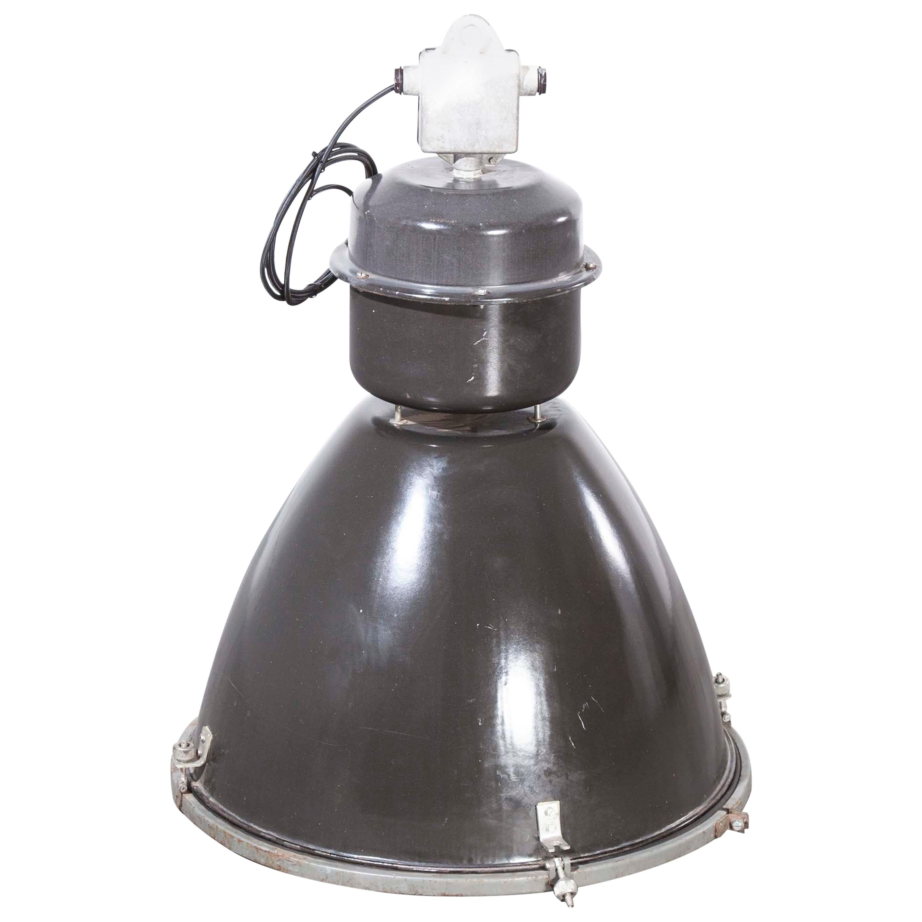 lampe de plafond/abat-jour en émail noir industriel des années 1960 - Qté diverse