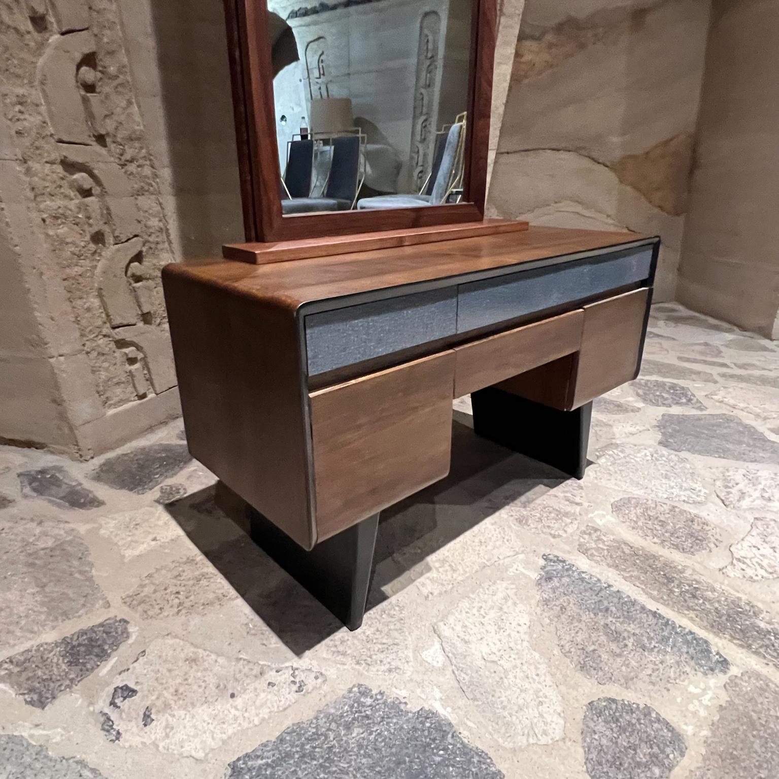 Noyer 1960s Modern Vanity Set Dressing Table with Mirror en vente