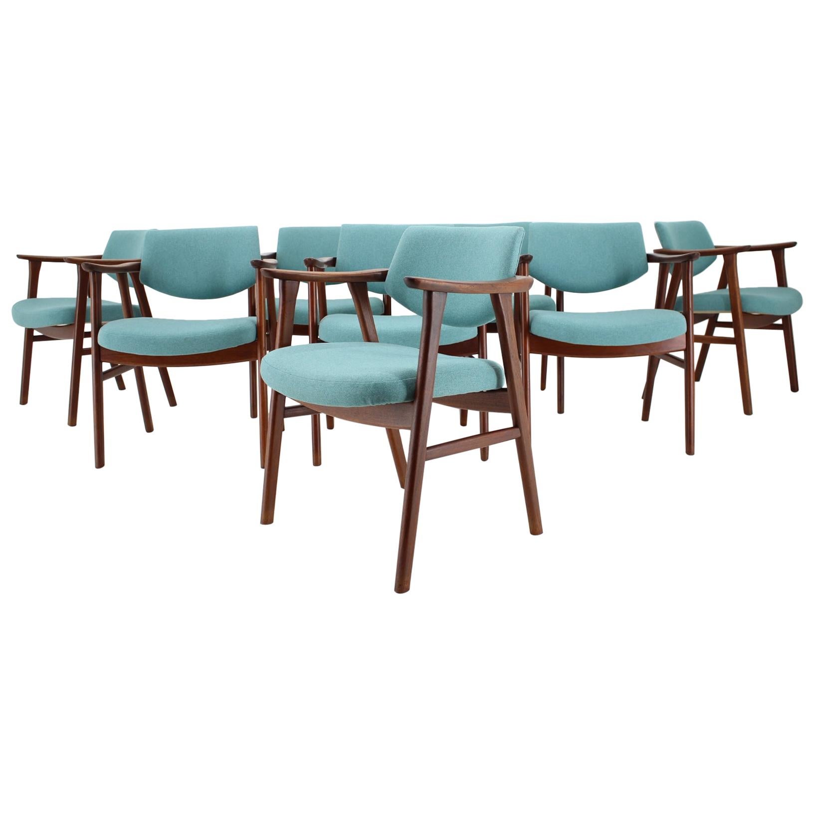 - Modello molto raro, originariamente progettato per la barca Lalandia in Danimarca. 
- Realizzato in teak massiccio 
- Rivestito di recente 
- Le parti in legno sono state rimesse a nuovo
- Alcuni di essi sono timbrati 
- Prodotto in Danimarca.