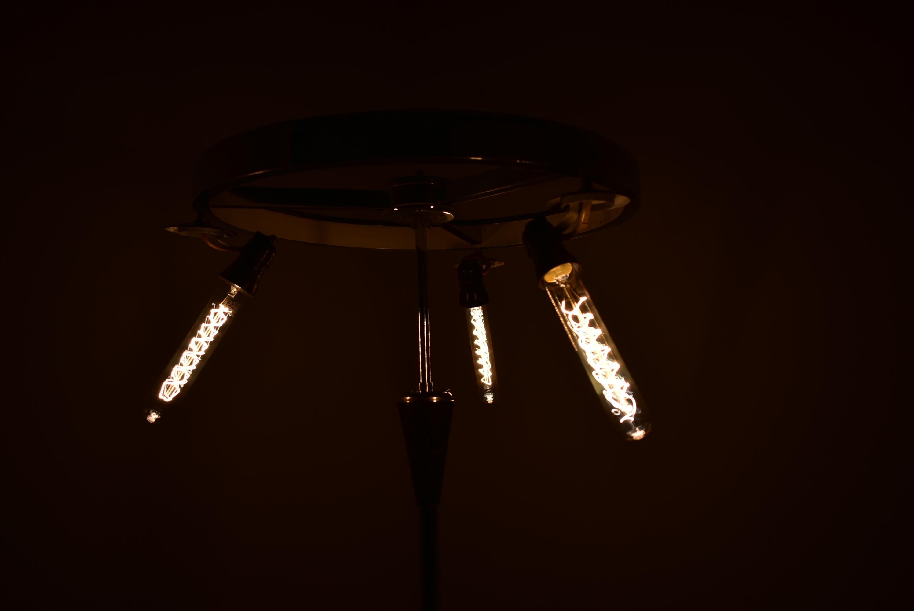 1960er Jahre Sehr seltene Stehlampe von Zukov (Moderne der Mitte des Jahrhunderts) im Angebot