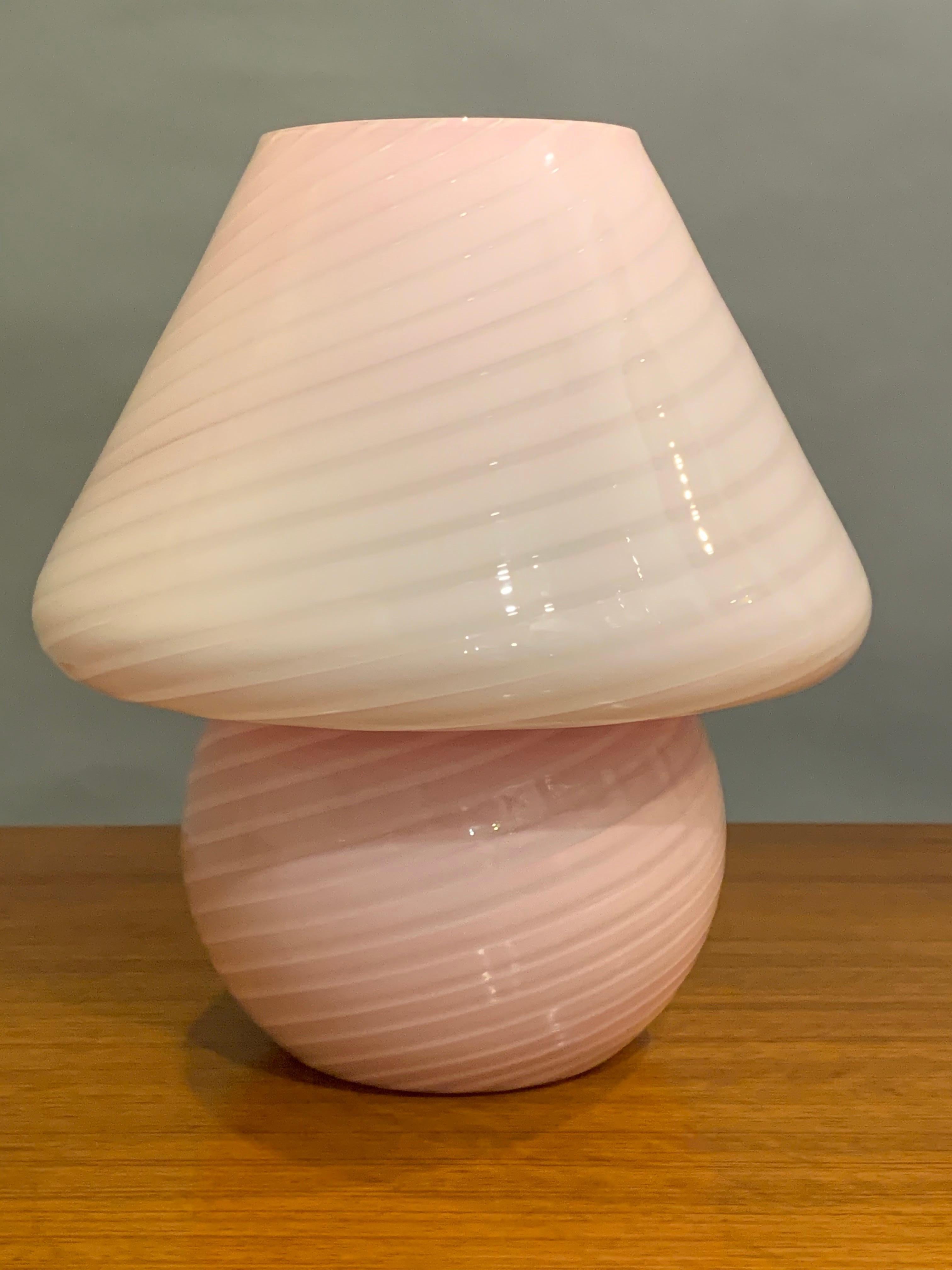 1960s Vetri d‘Arte Italian Murano Glass Swirled White and Pink Table Lamp 5