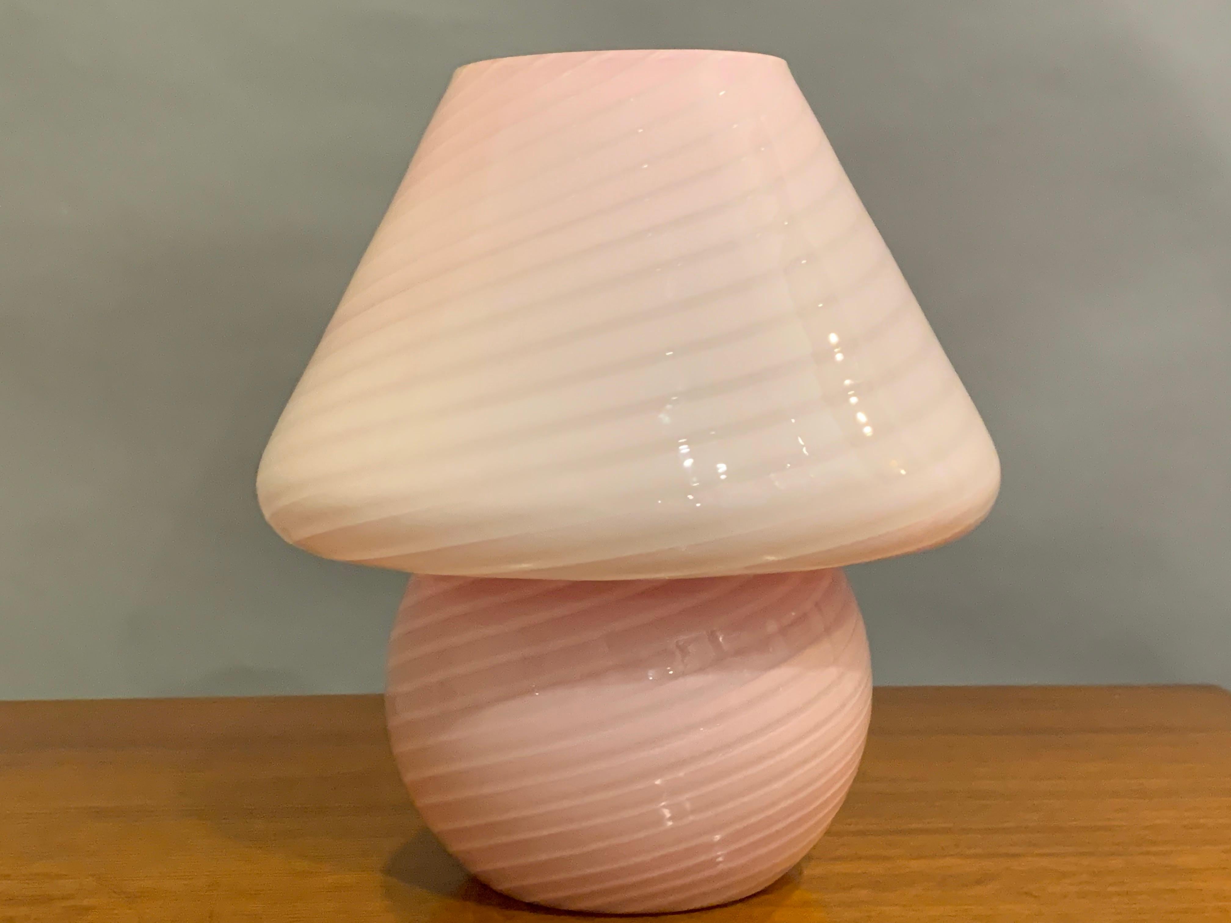 1960s Vetri d‘Arte Italian Murano Glass Swirled White and Pink Table Lamp 6