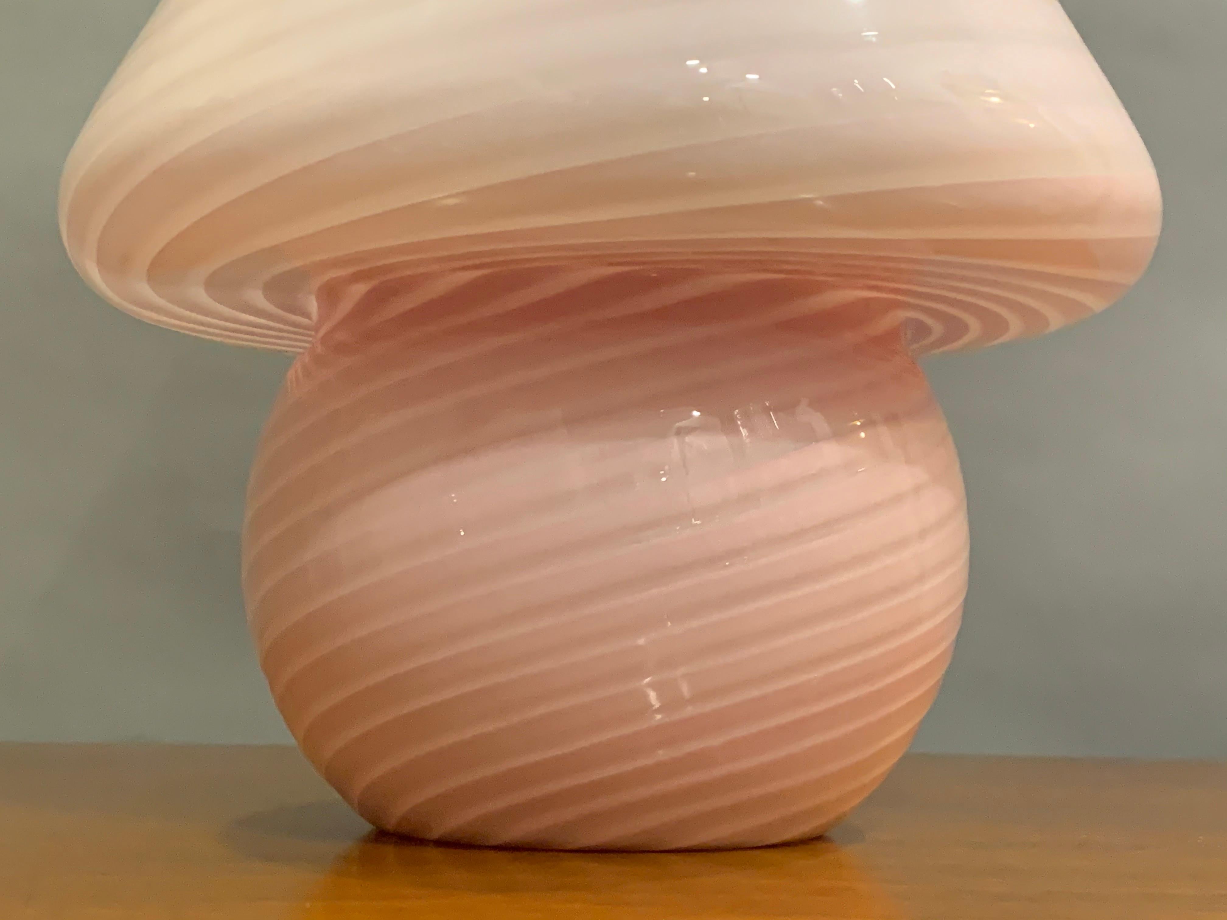 1960s Vetri d‘Arte Italian Murano Glass Swirled White and Pink Table Lamp 7